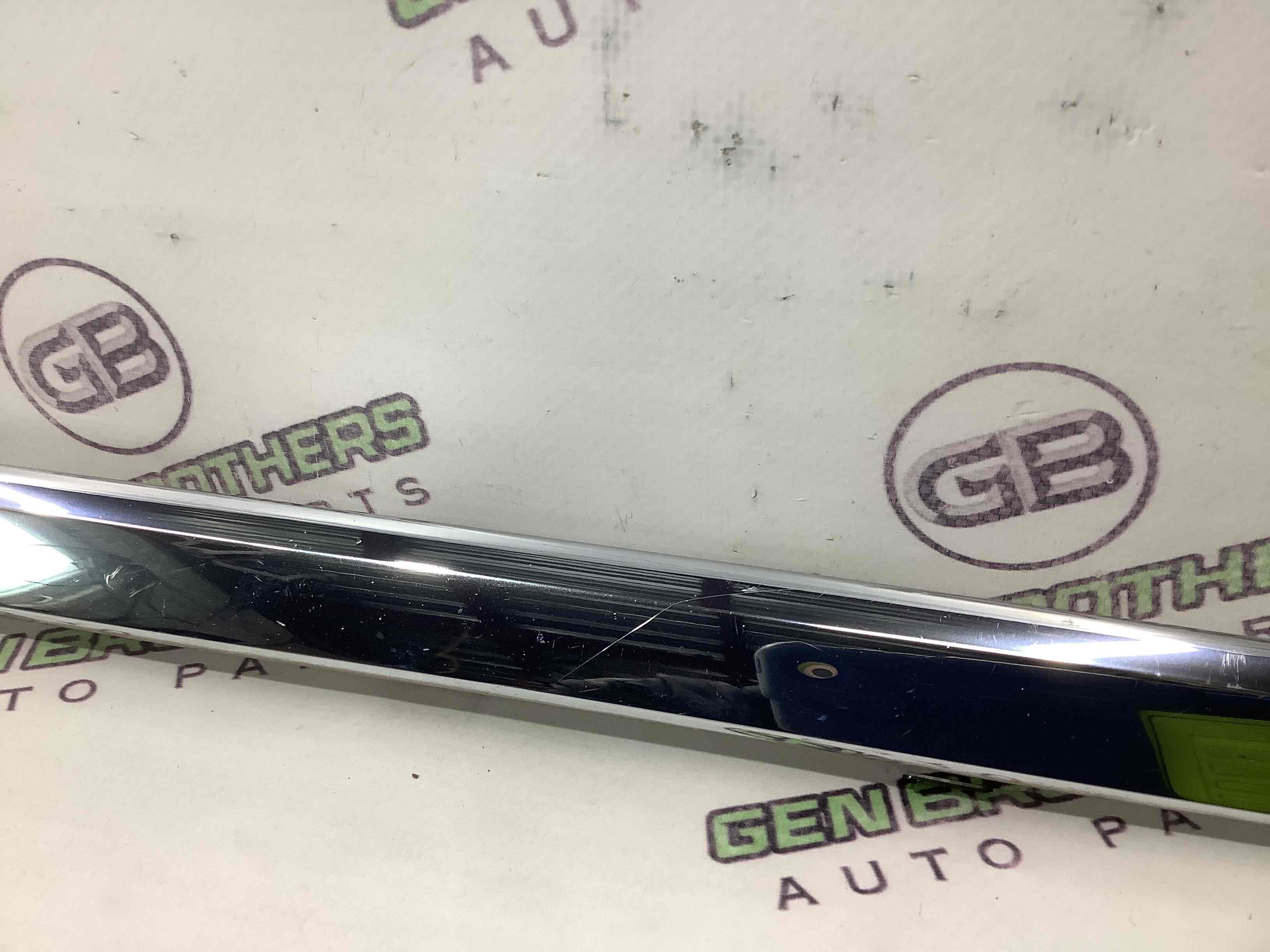 Молдинг двері передньої лівої