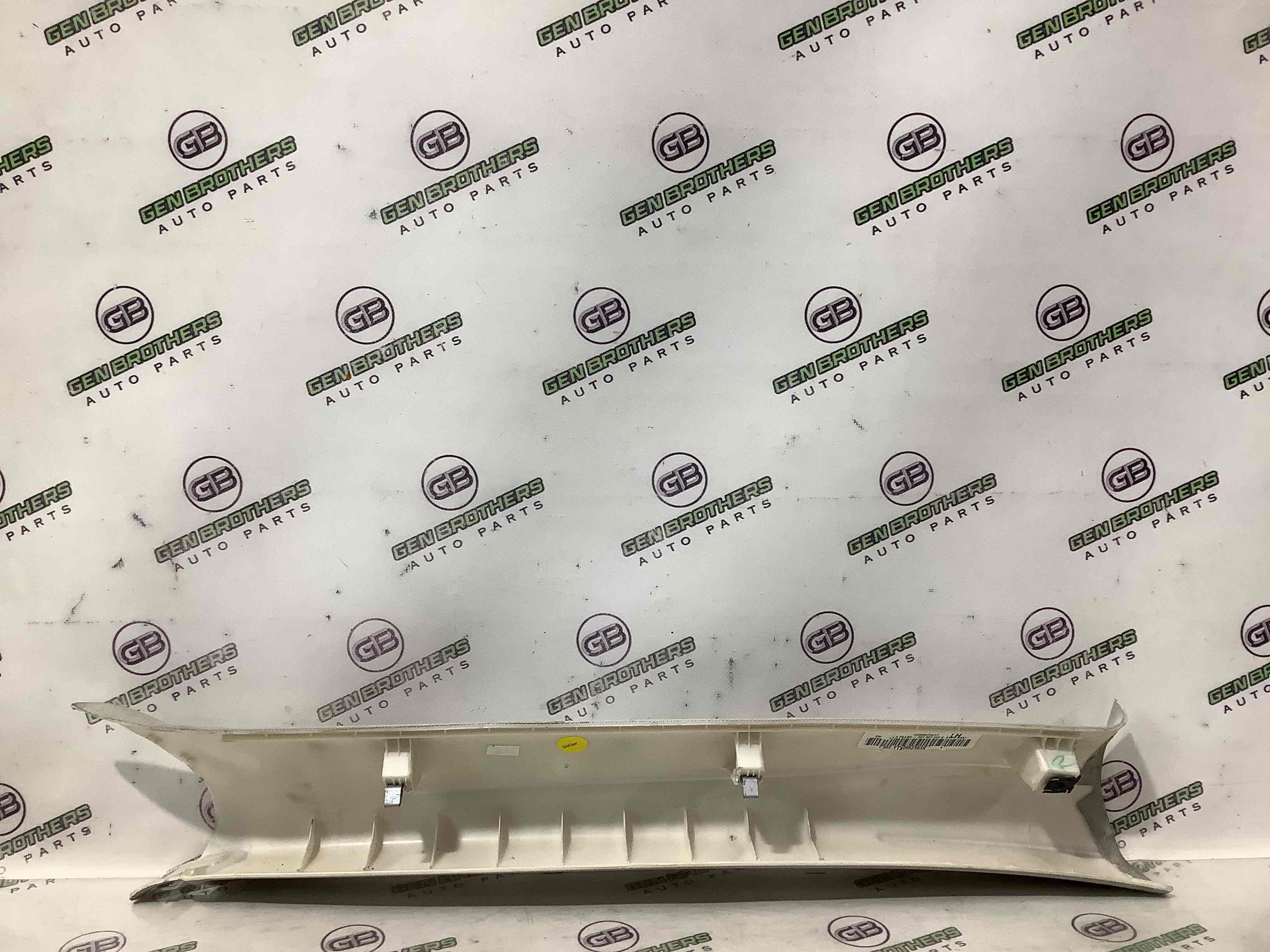 Обшивка передньої стійки ліва