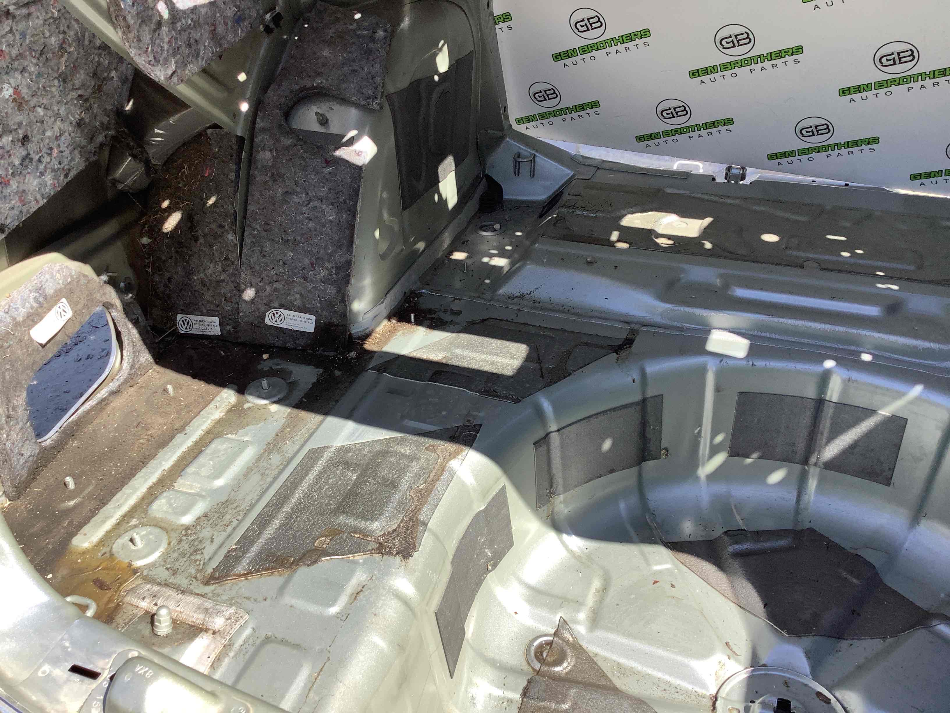 Корито багажника