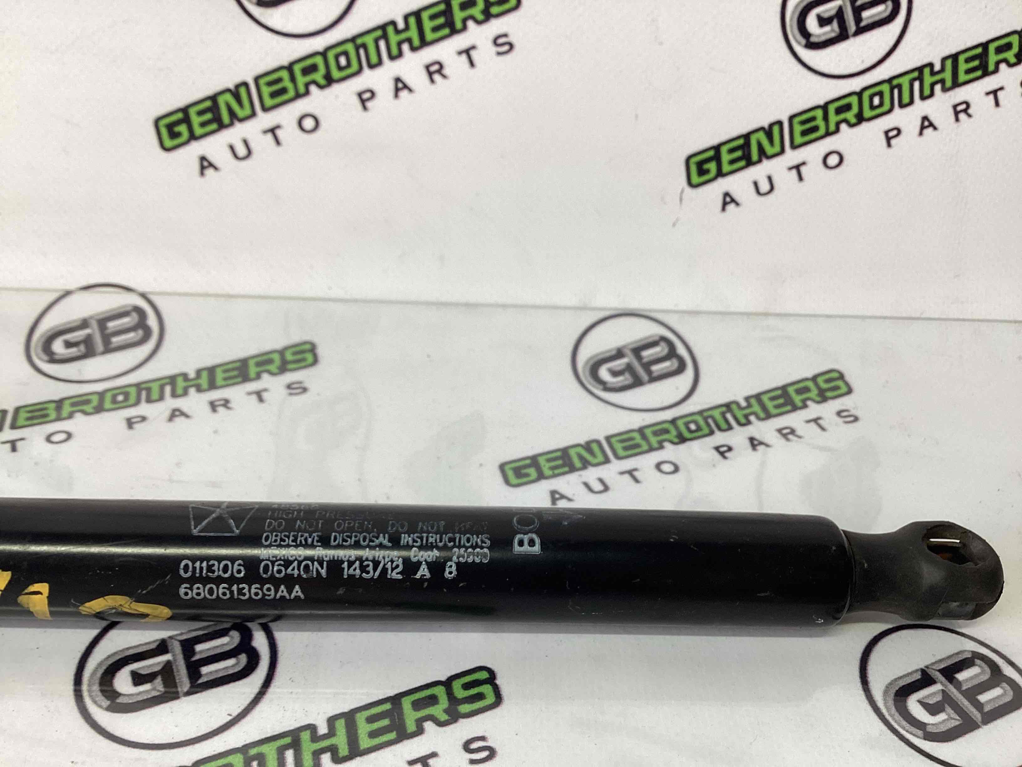 Амортизатор кришки двері багажника