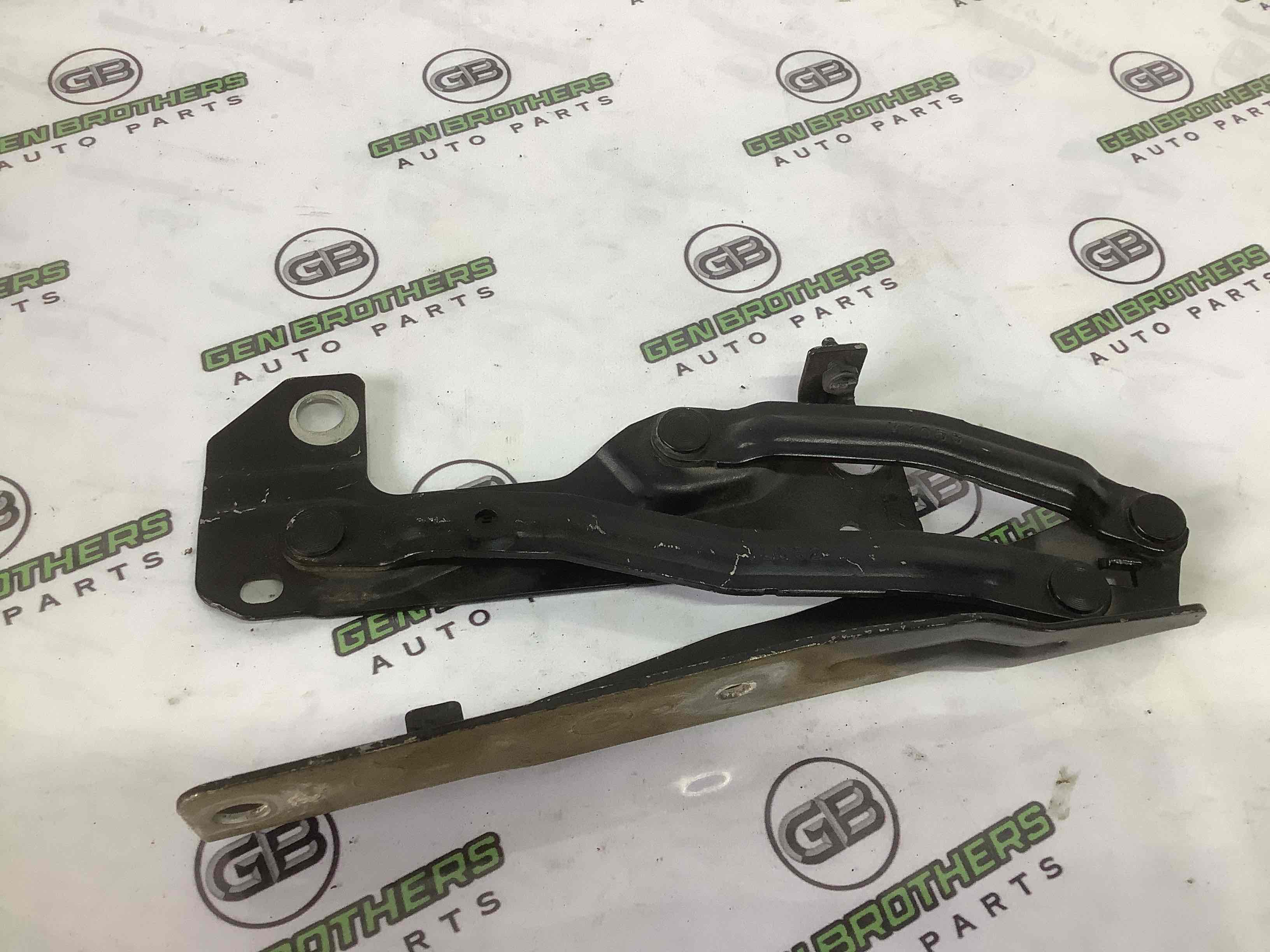 Петля капота, кронштейн капота