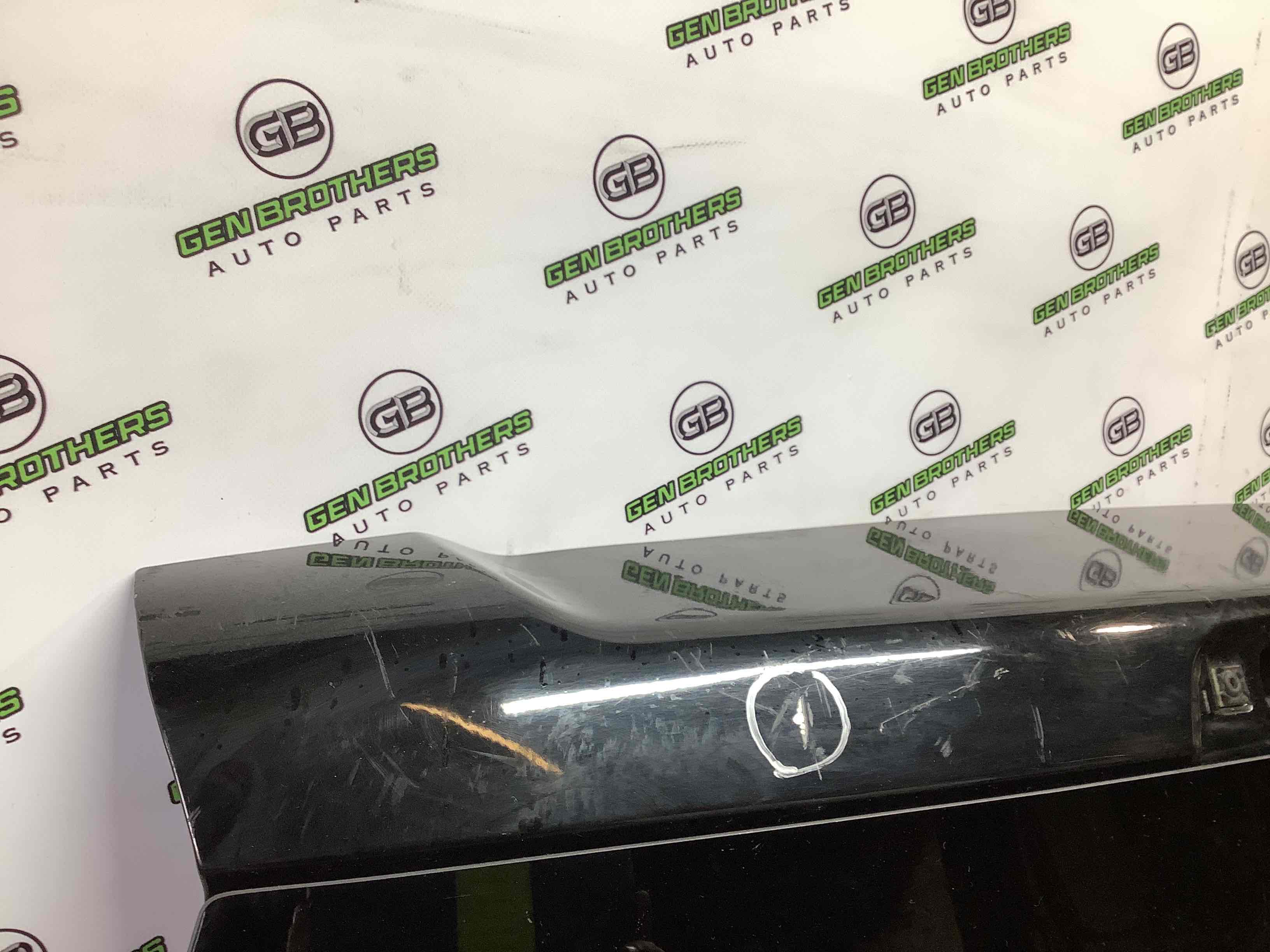 Кришка багажника, двері багажника