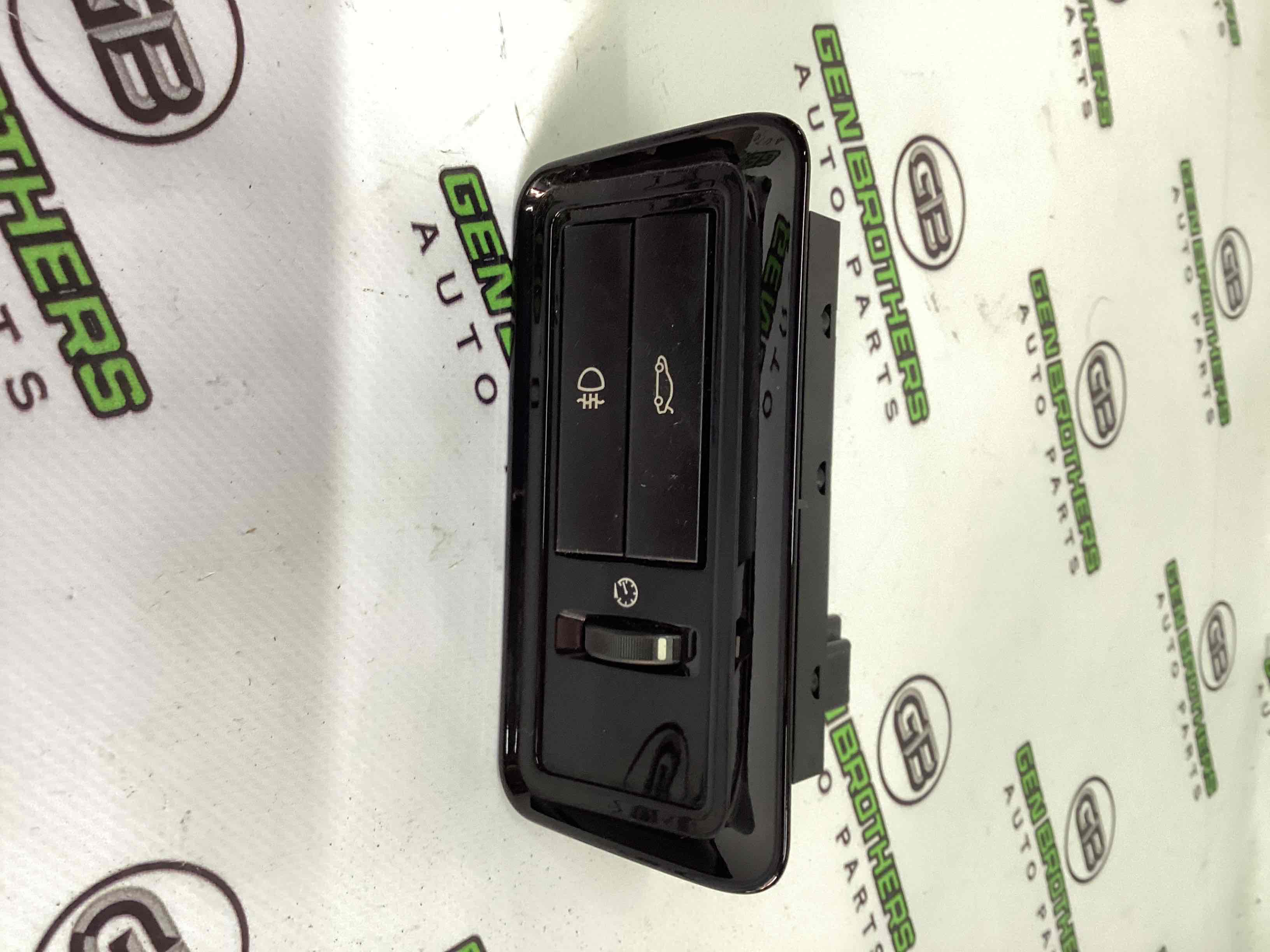 Кнопка відкриття багажника