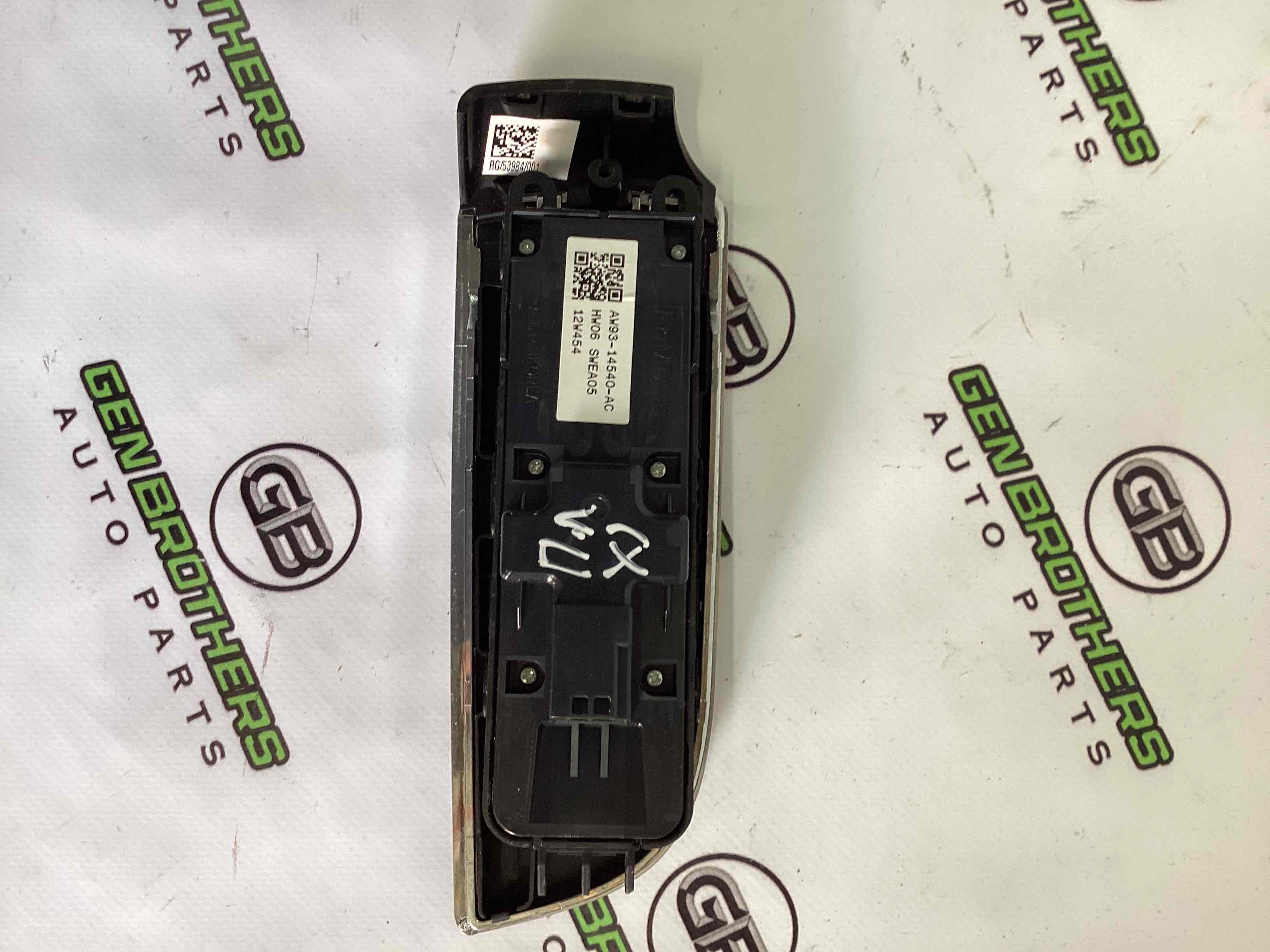 Кнопки керування склопідйомниками