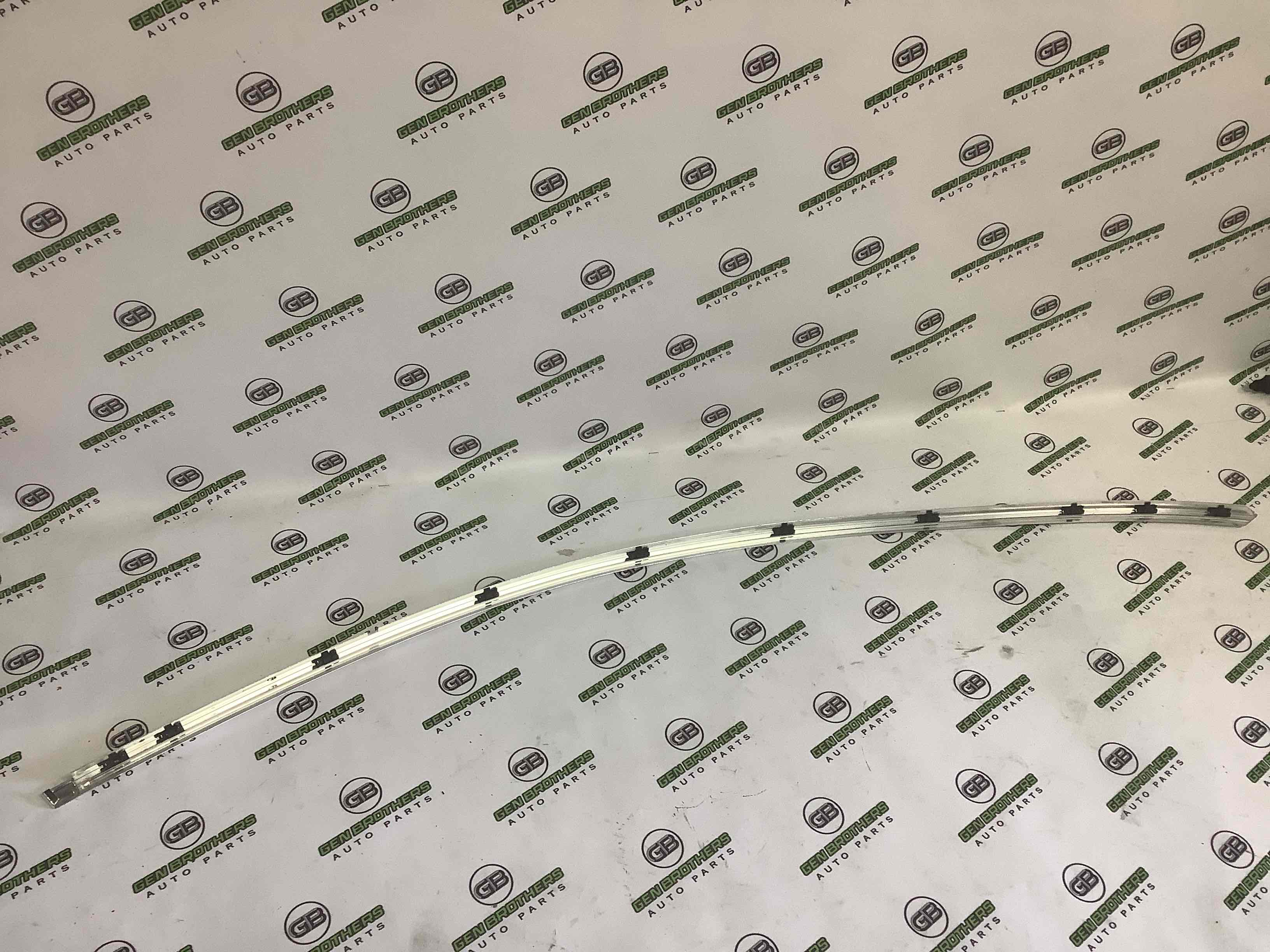 Молдинг двері передньої лівої