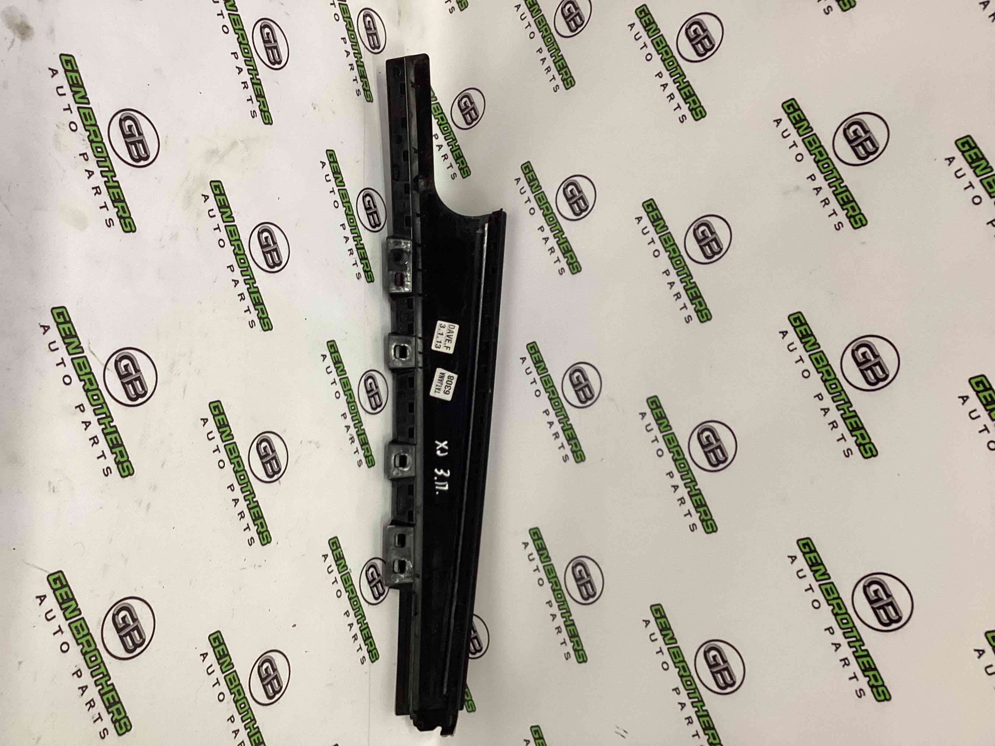 Молдинг двері задньої правої