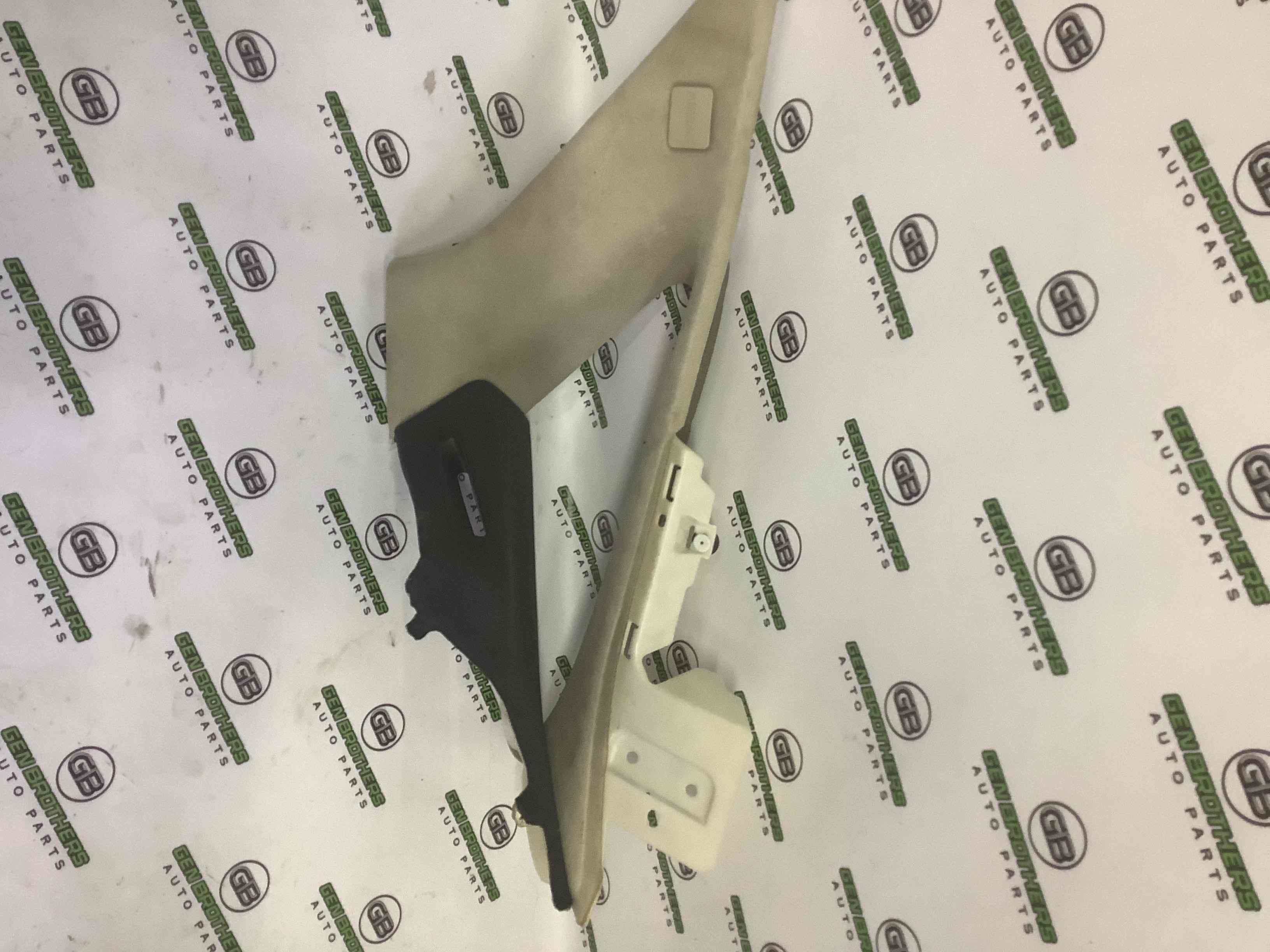 Обшивка задньої стійки права