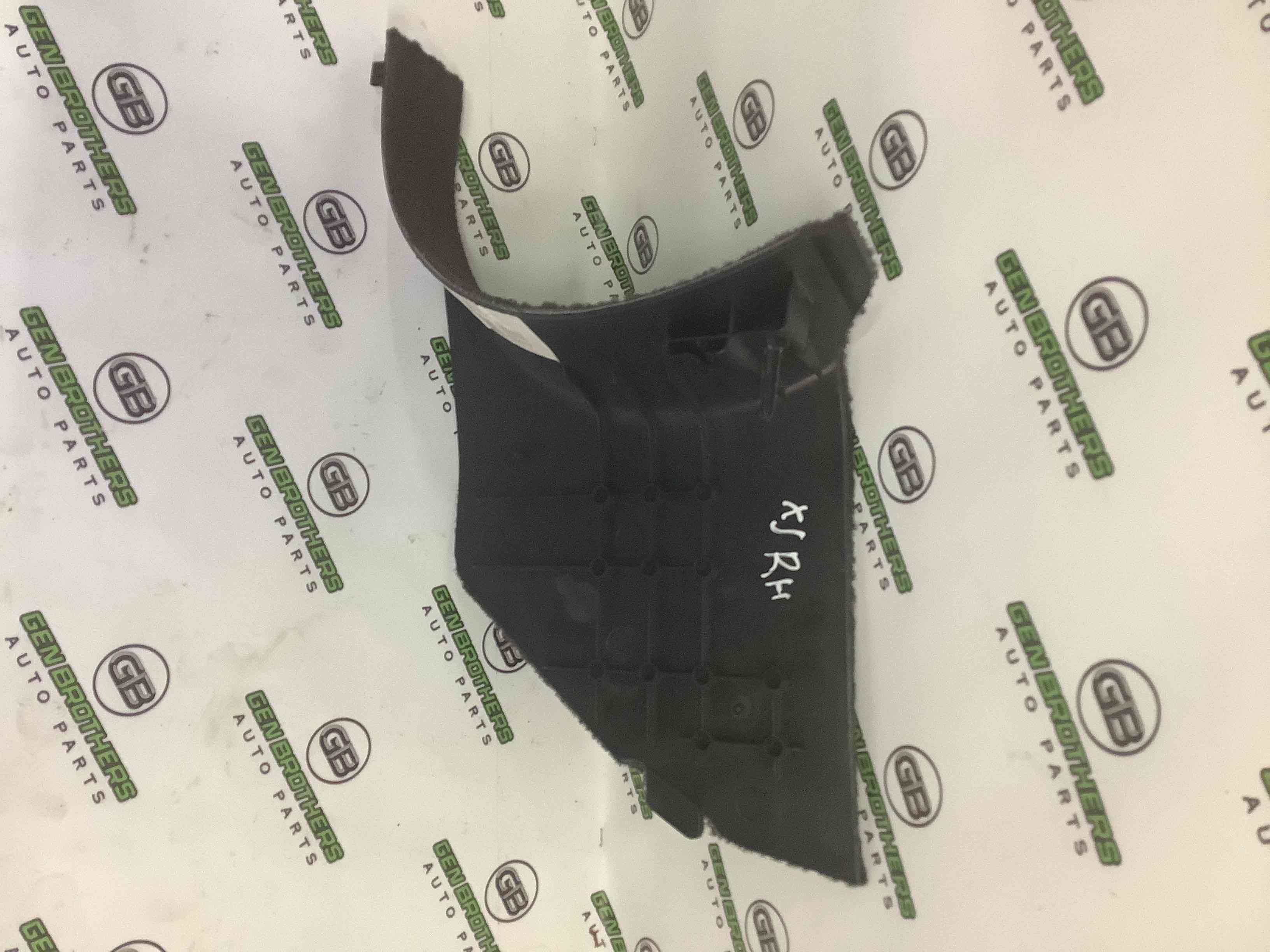 Обшивка передньої стійки права