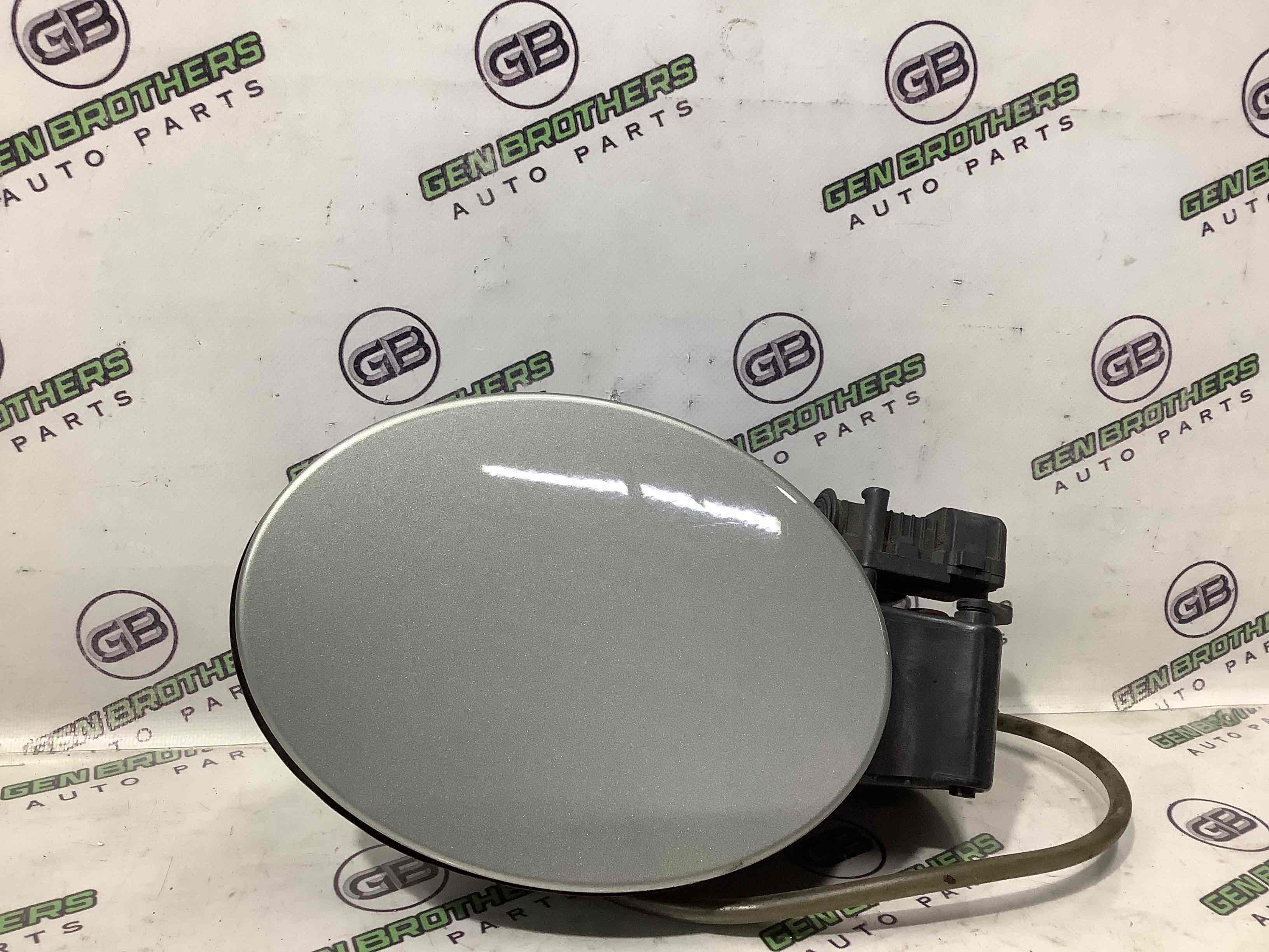 Лючок бензобака