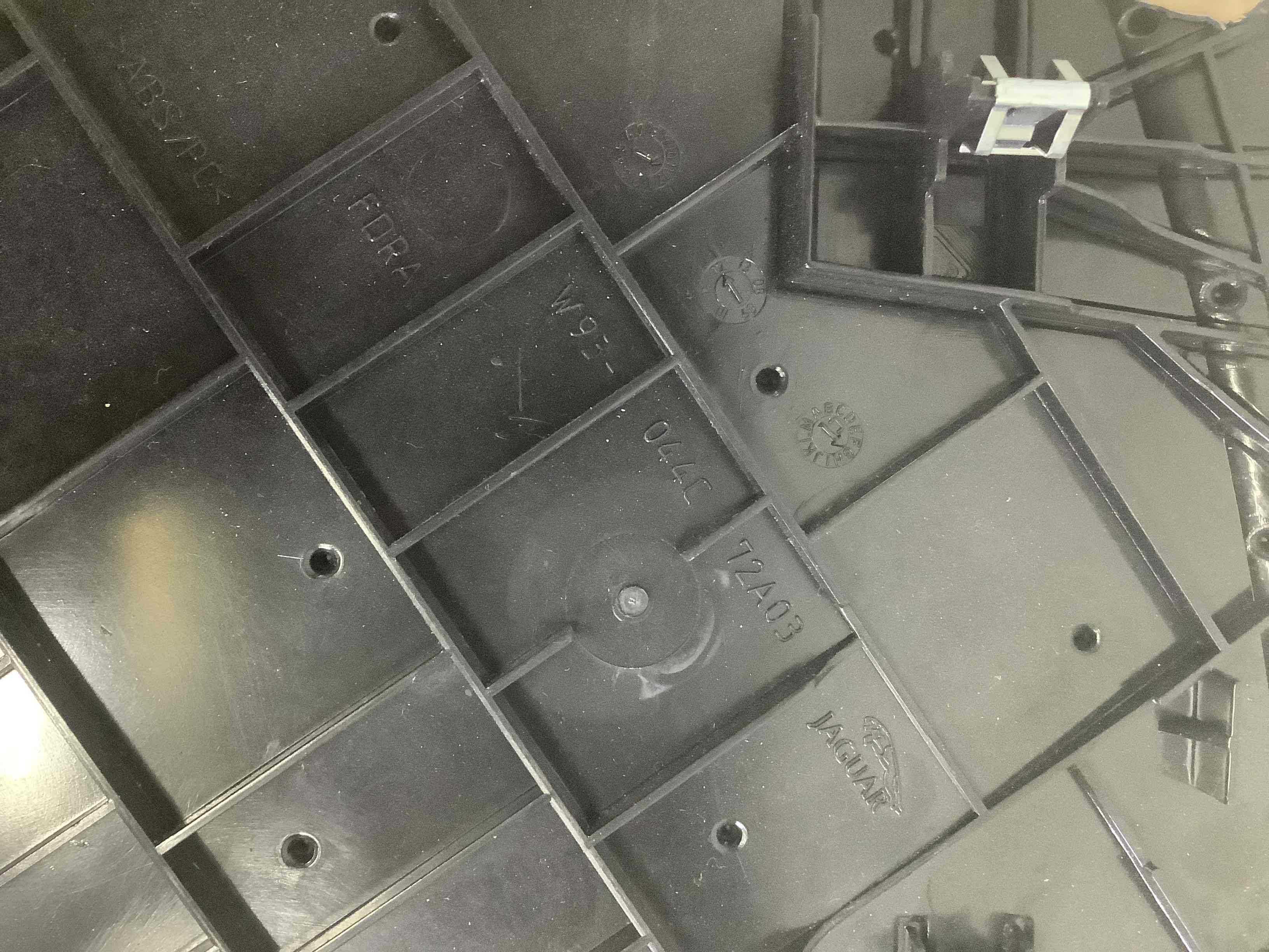 Оздоблення центральної консолі