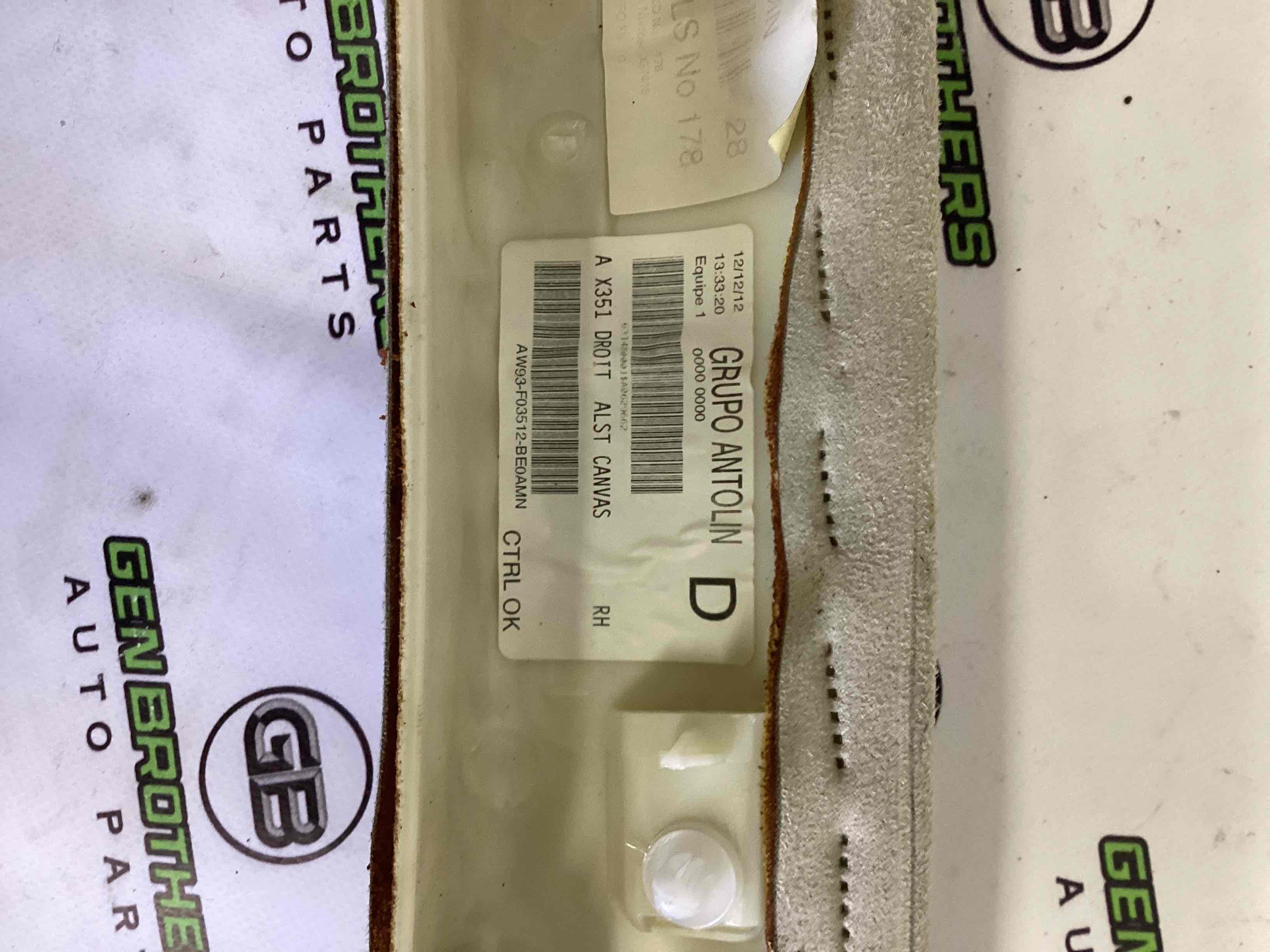 Обшивка передньої стійки права