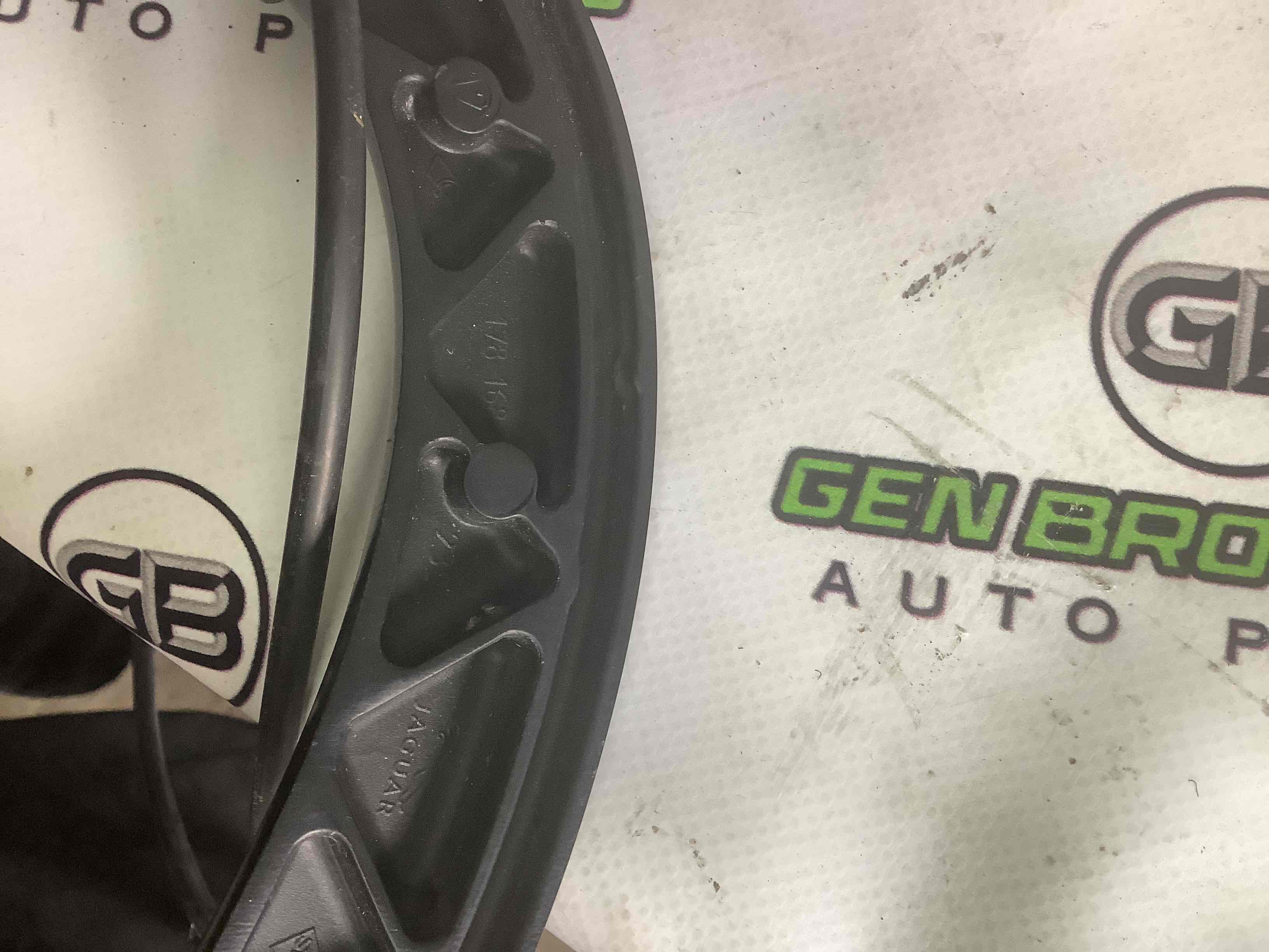 Механізм склоочисника, трапеція двірників