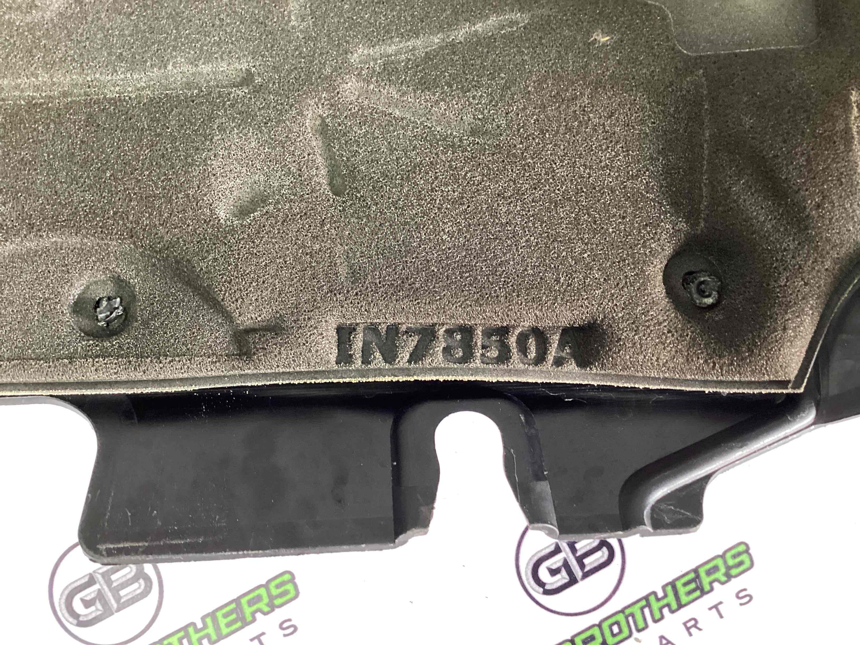 Кришка двигуна декоративна