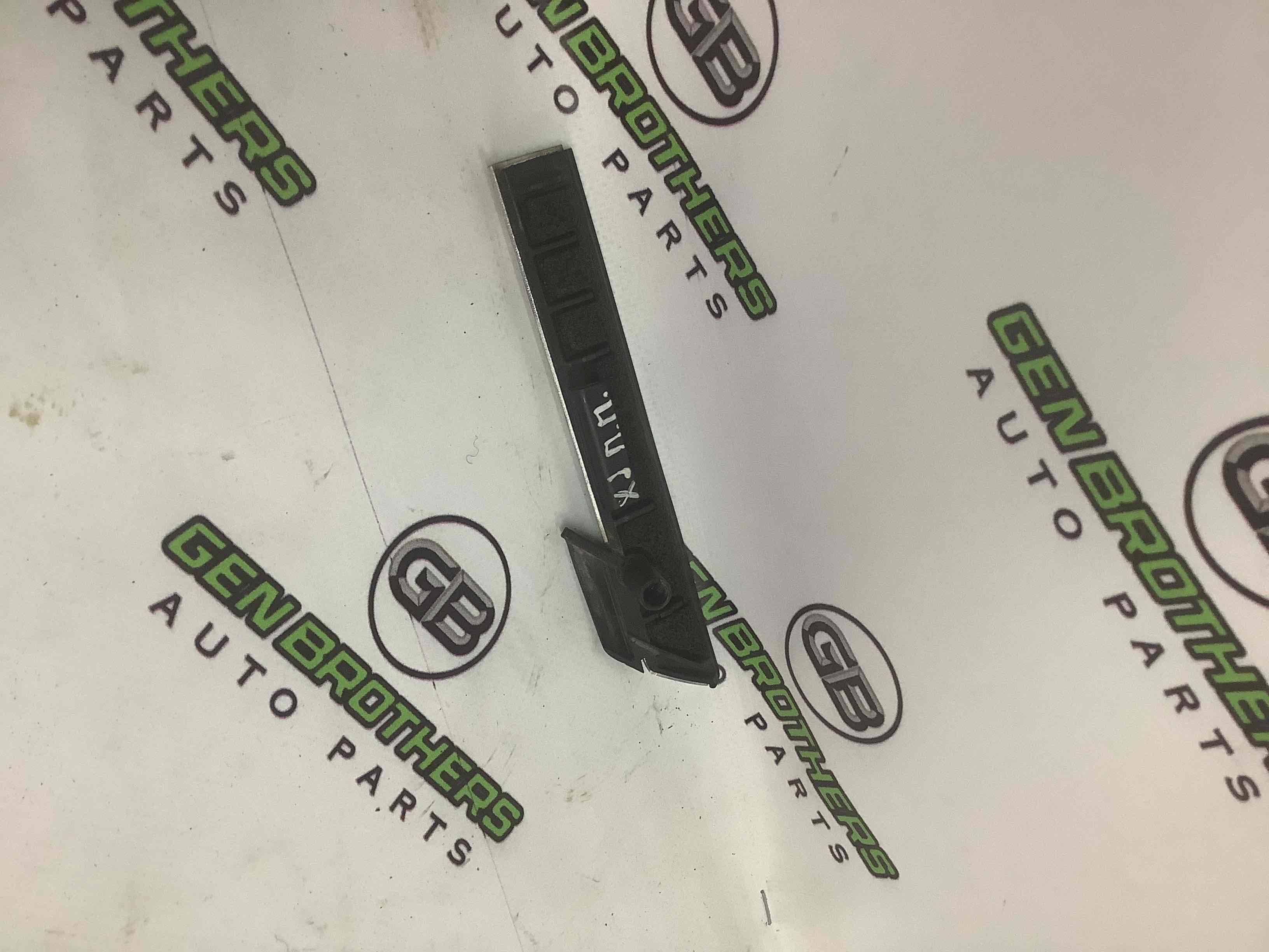 Молдинг двері передньої правої