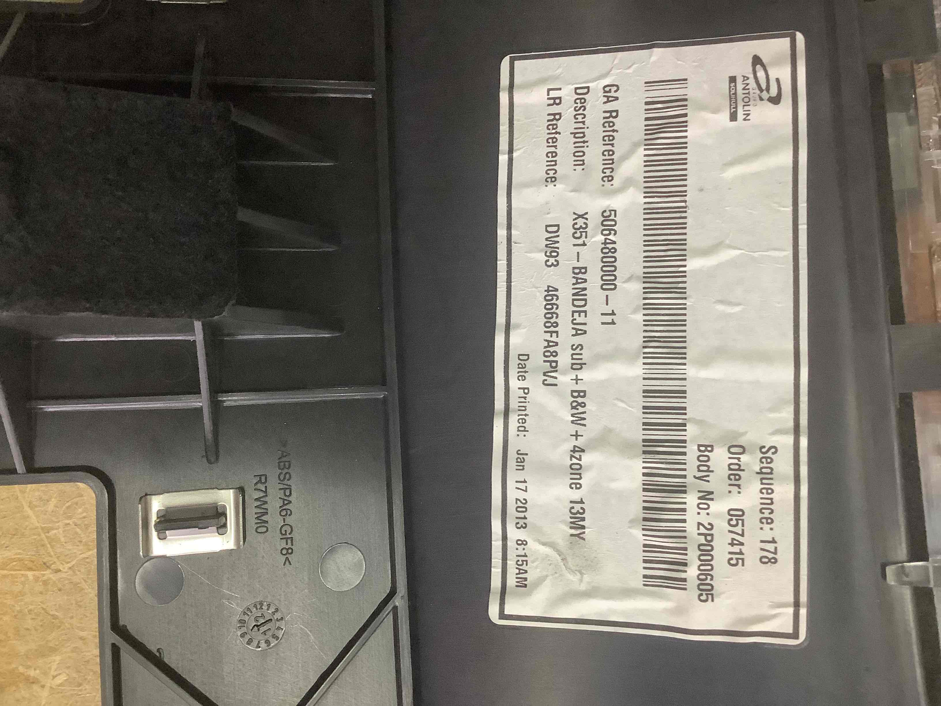 Обшивка задньої полиці