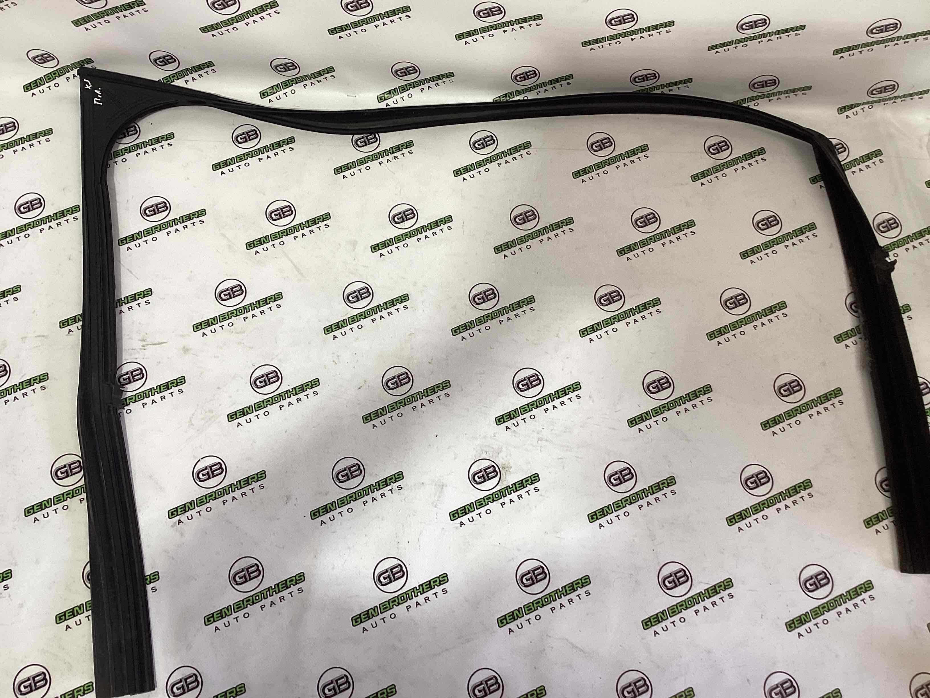 Ущільнювач скла, двері