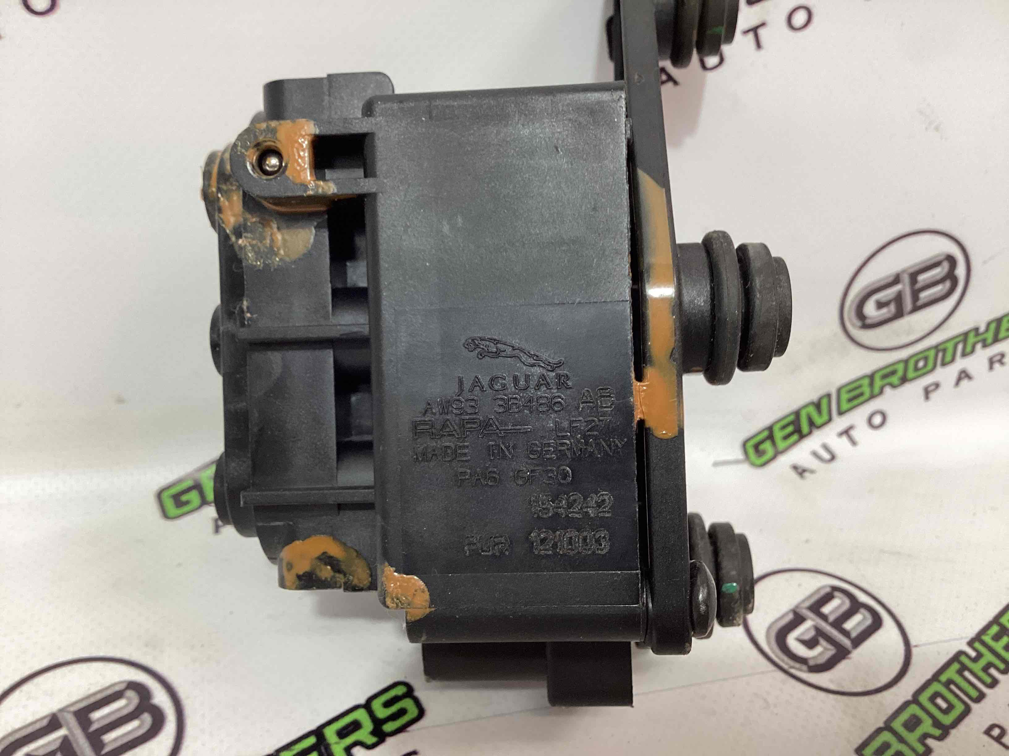 Блок клапанів пневмопідвіски