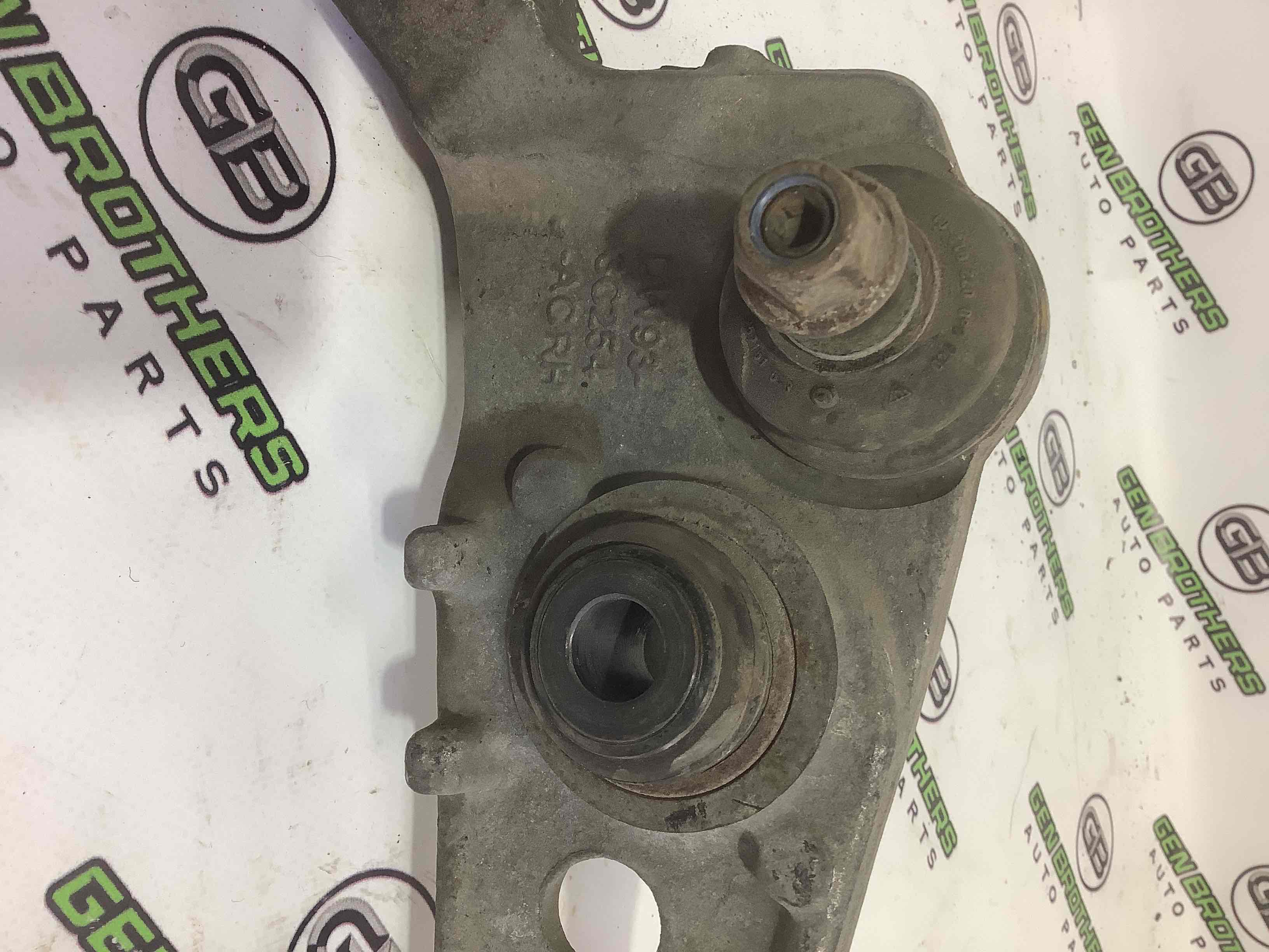 Важіль передній правий