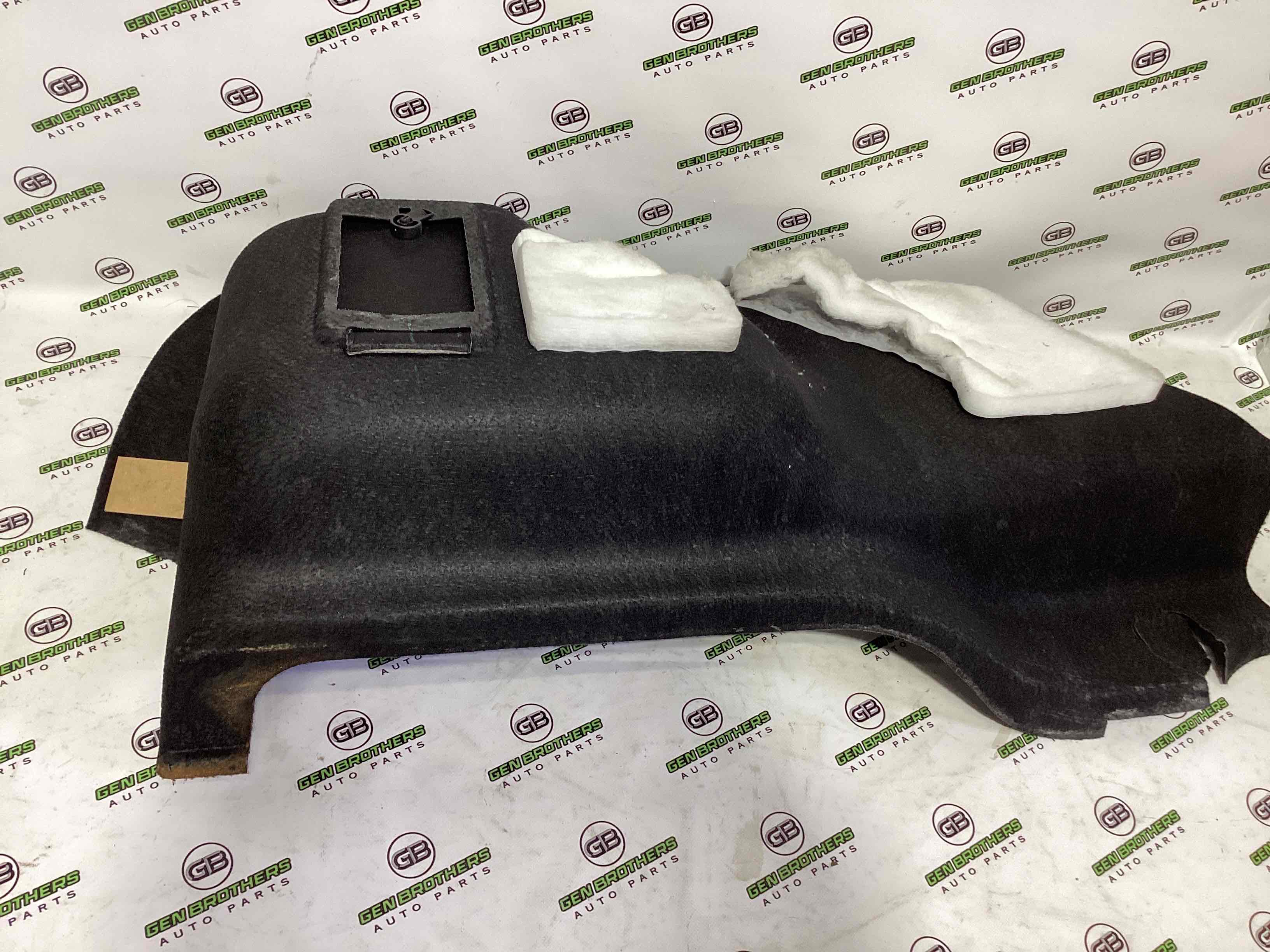 Елементи оздоблення багажника