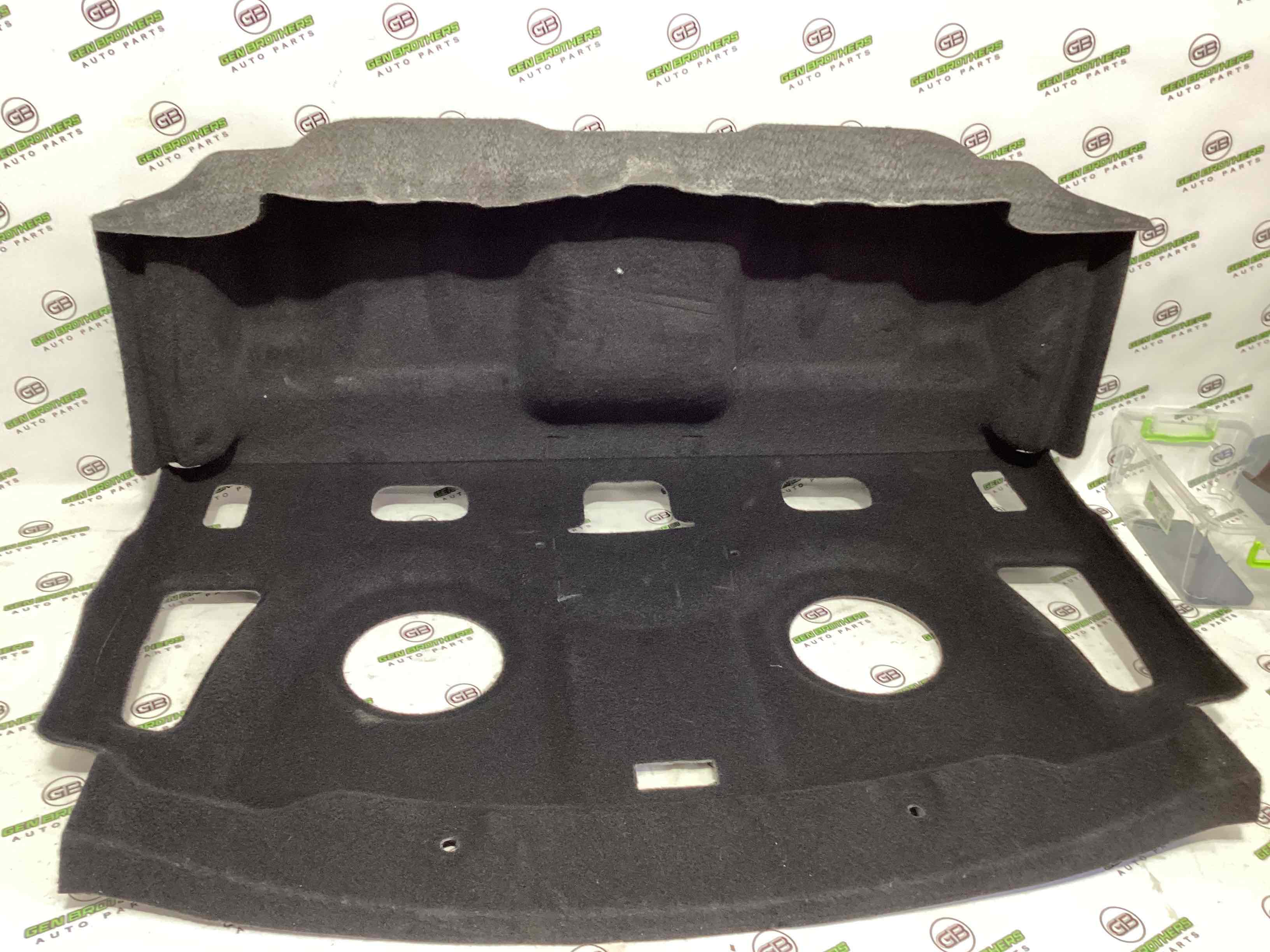 Елементи оздоблення багажника