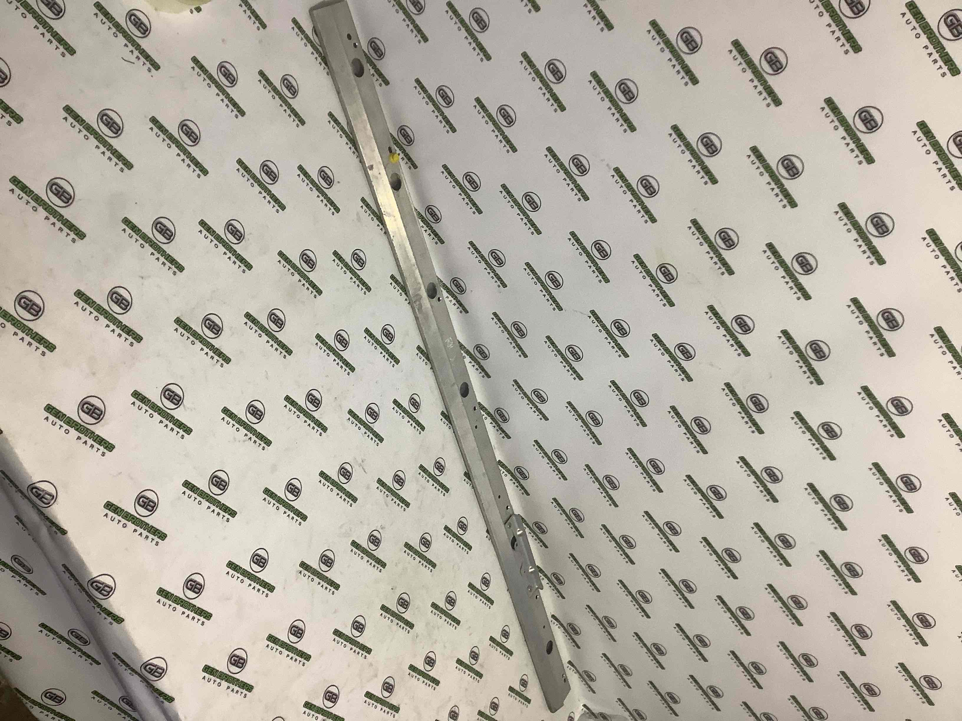 Стійки кузова та пороги