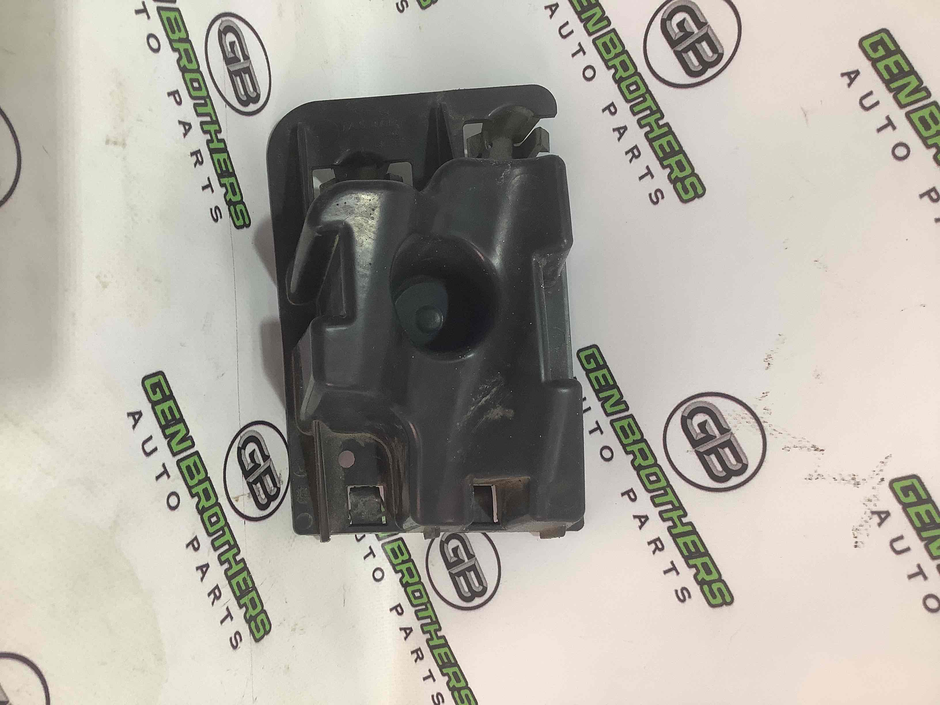 Кріплення заднього бампера ліве