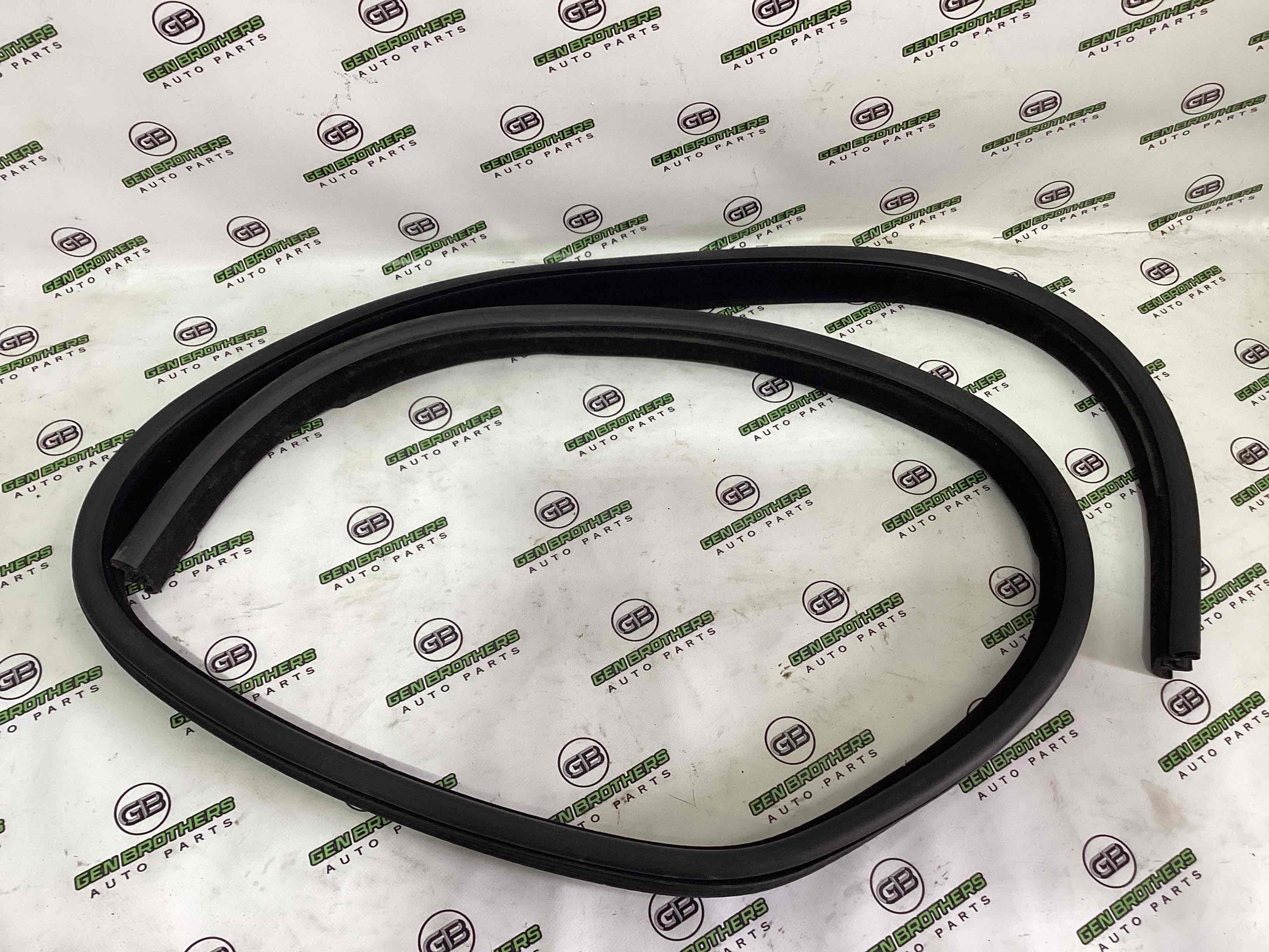 Ущільнювач скла, двері