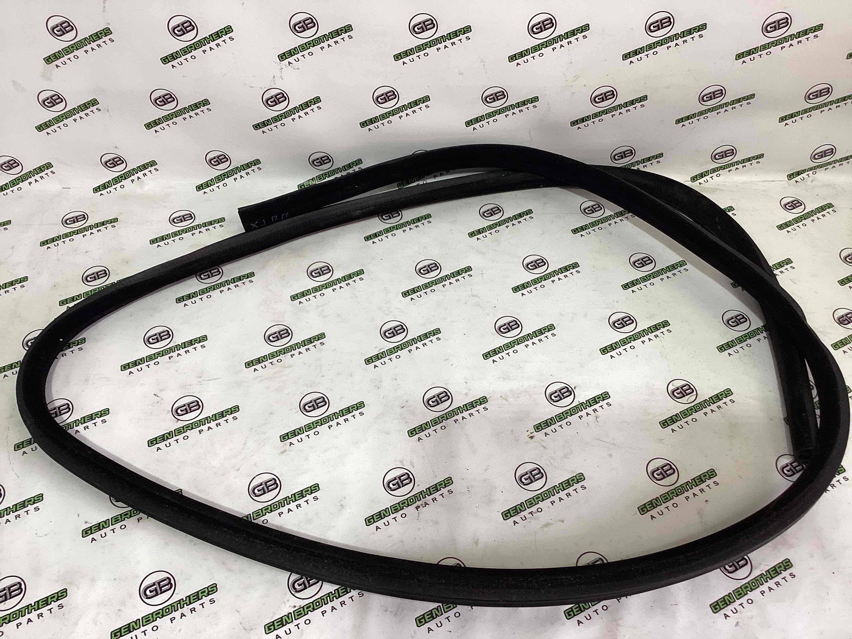 Ущільнювач скла, двері