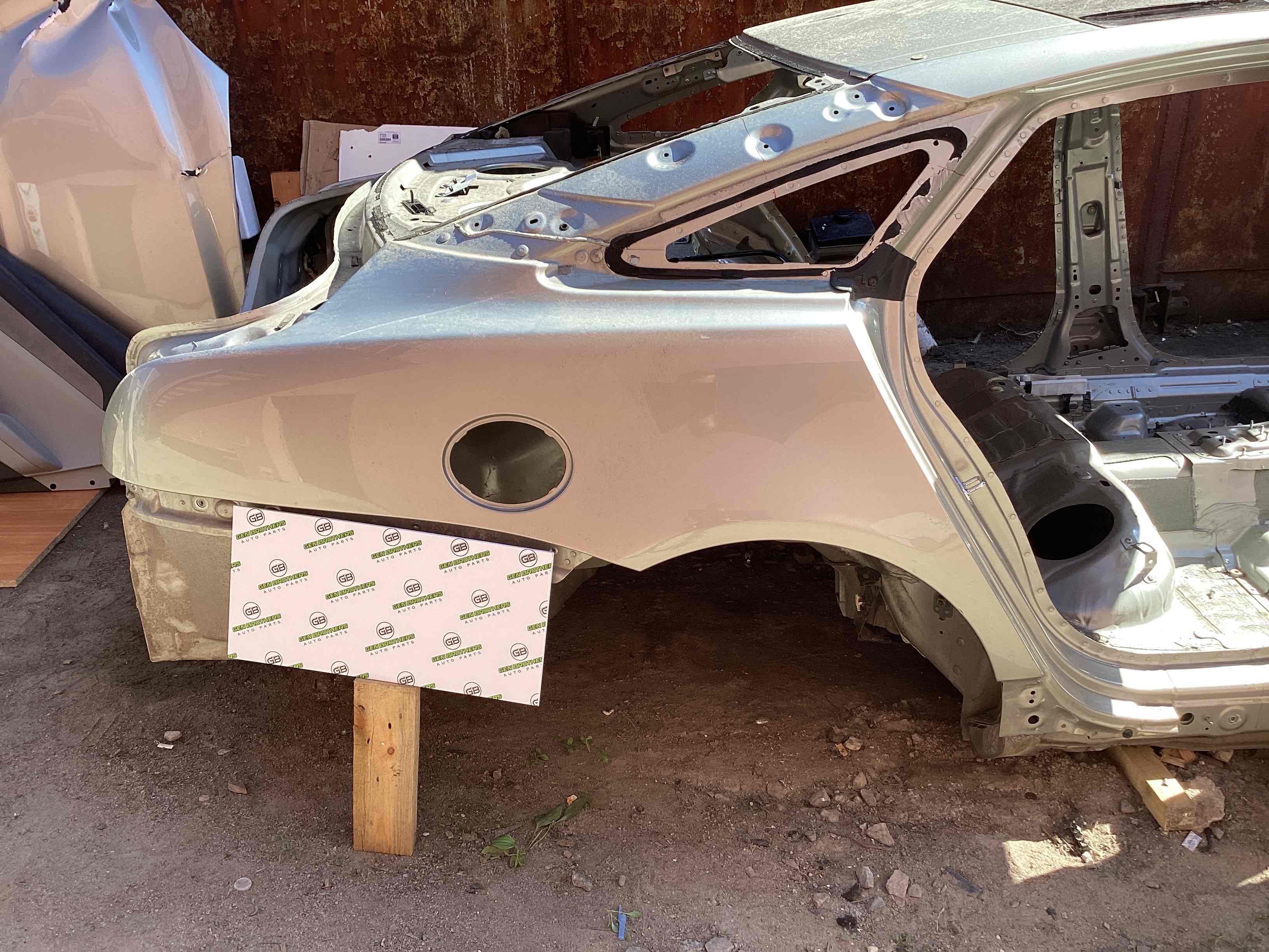 Чверть задня права