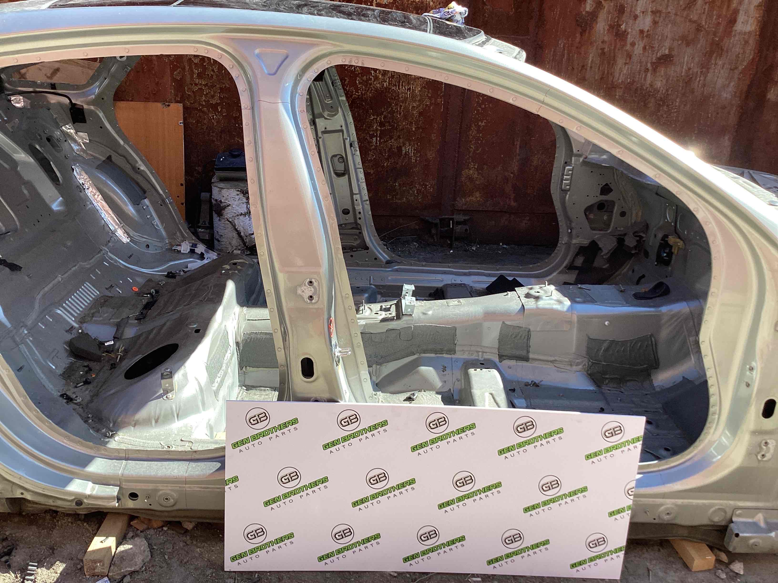 Стійки кузова та пороги