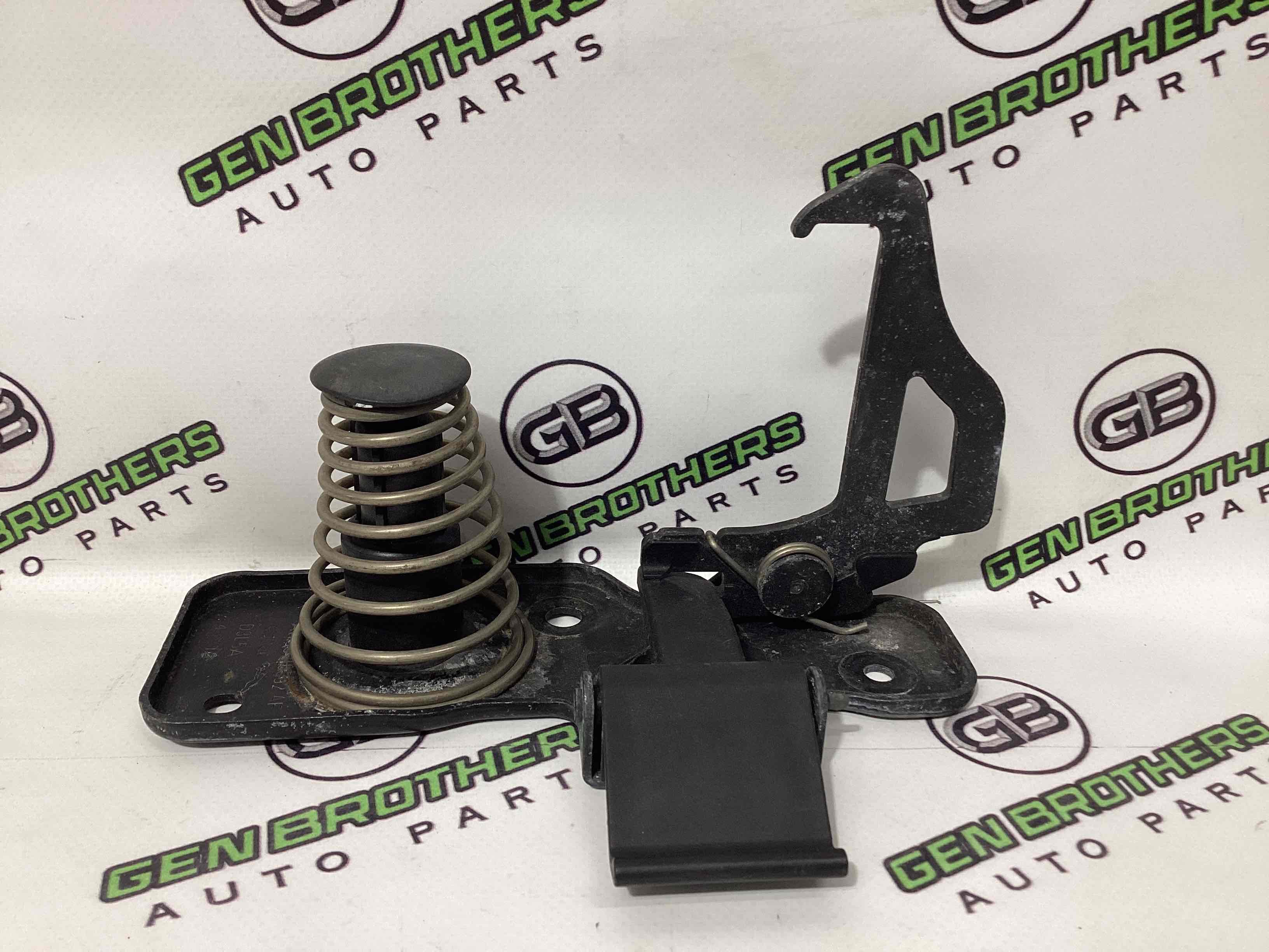 Замок капота, трос капота