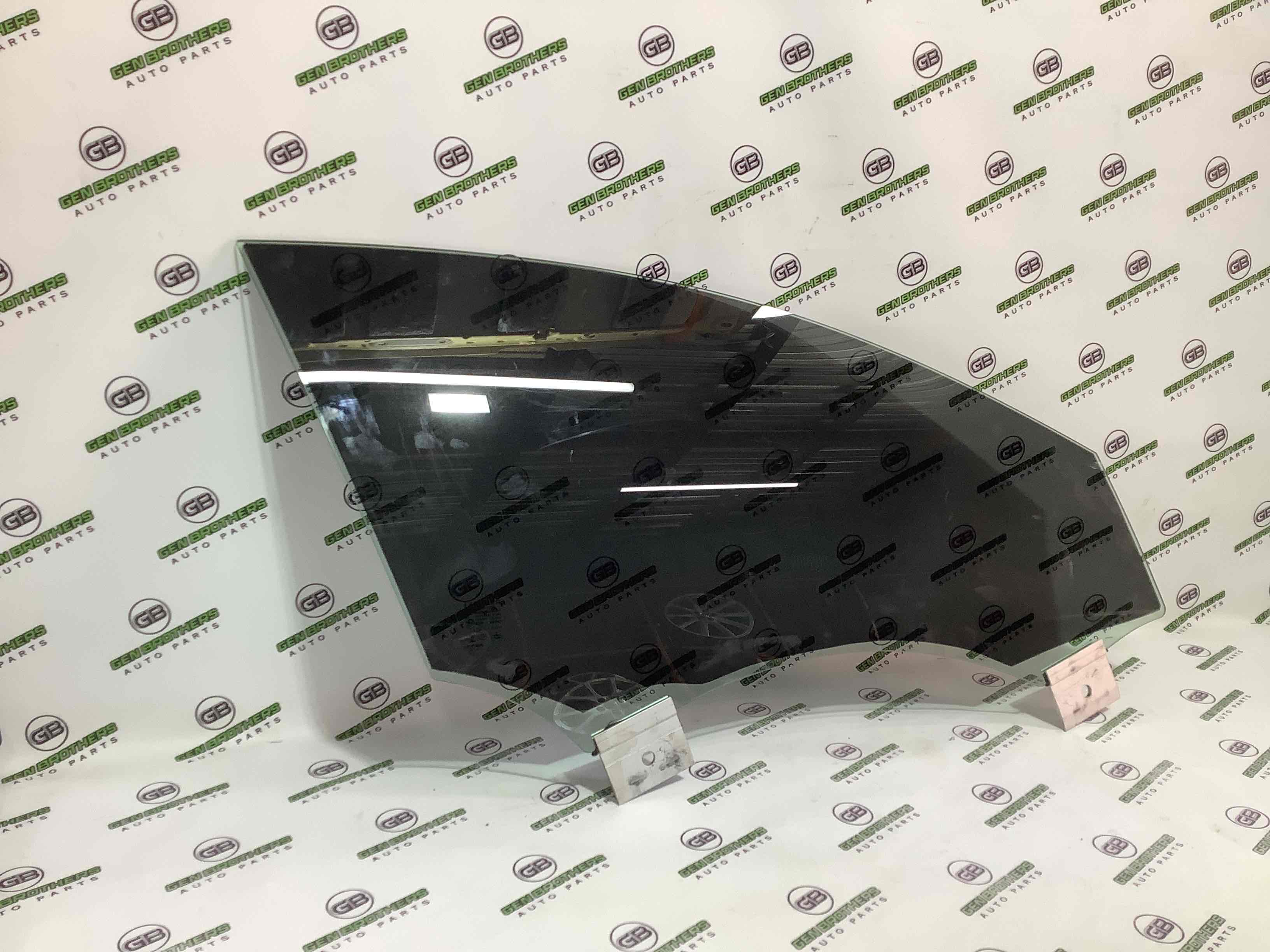 Скло переднє праве