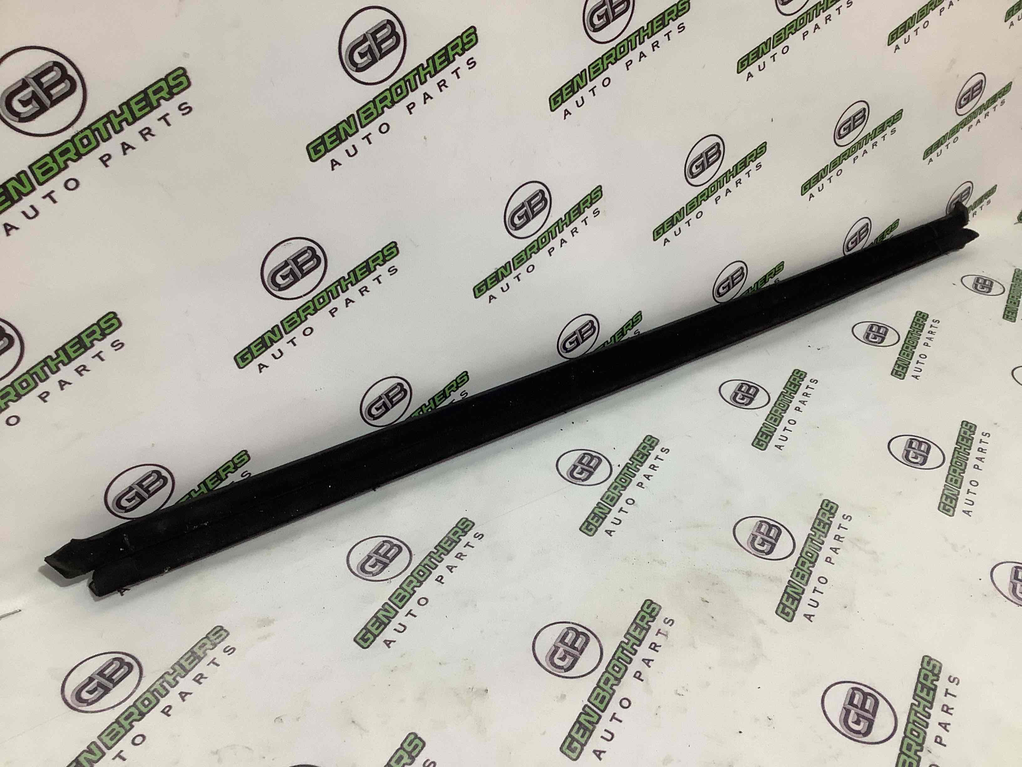 Ущільнювач скла, двері