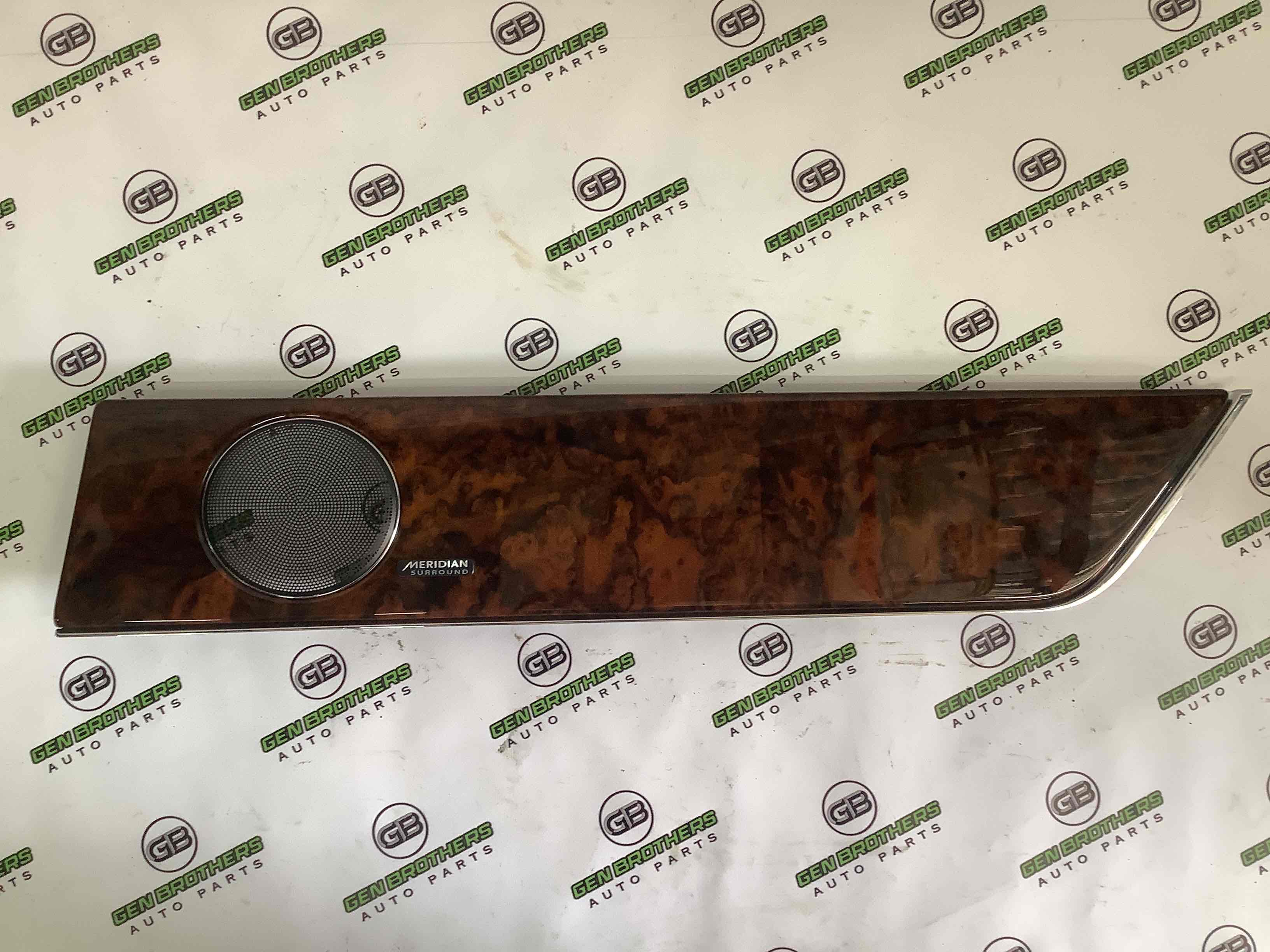 Накладка петлі кришки багажника