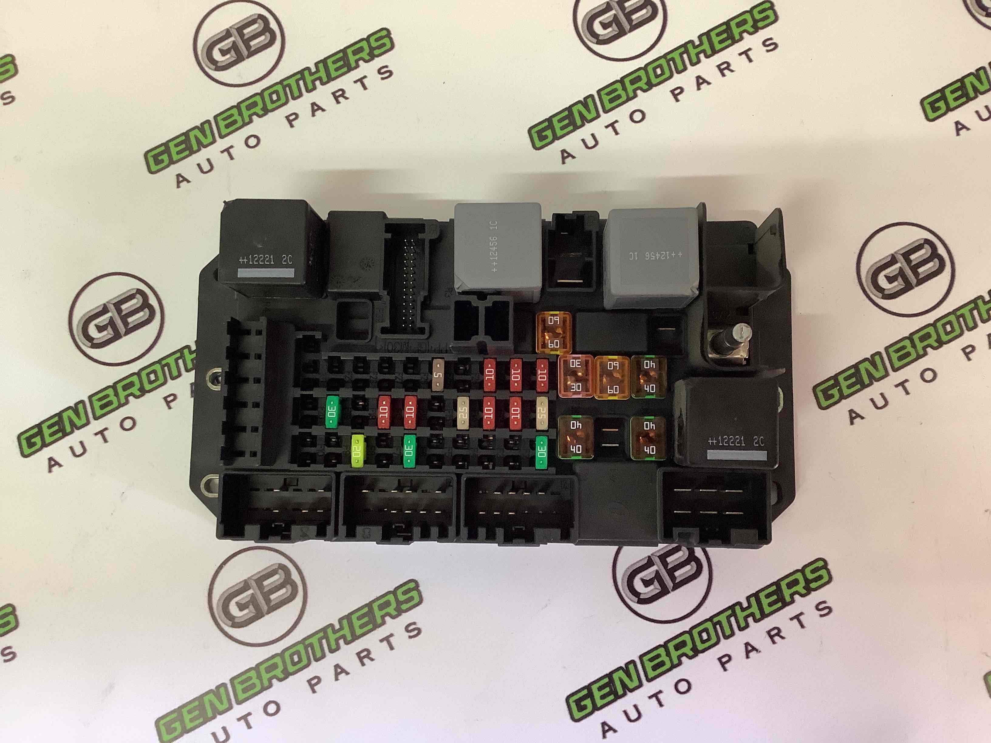 Блок запобіжників (блок реле)