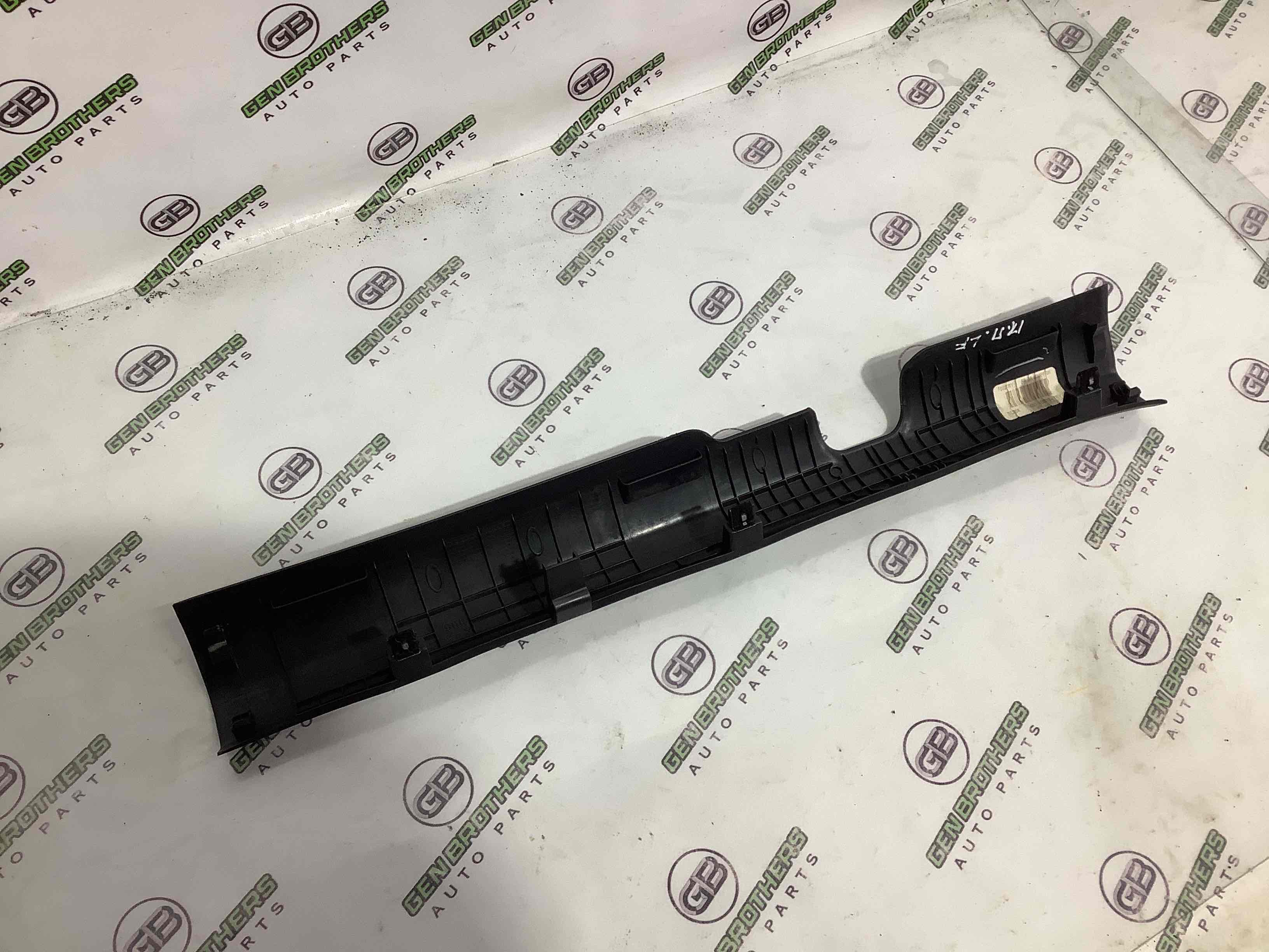 Пластикові елементи салону