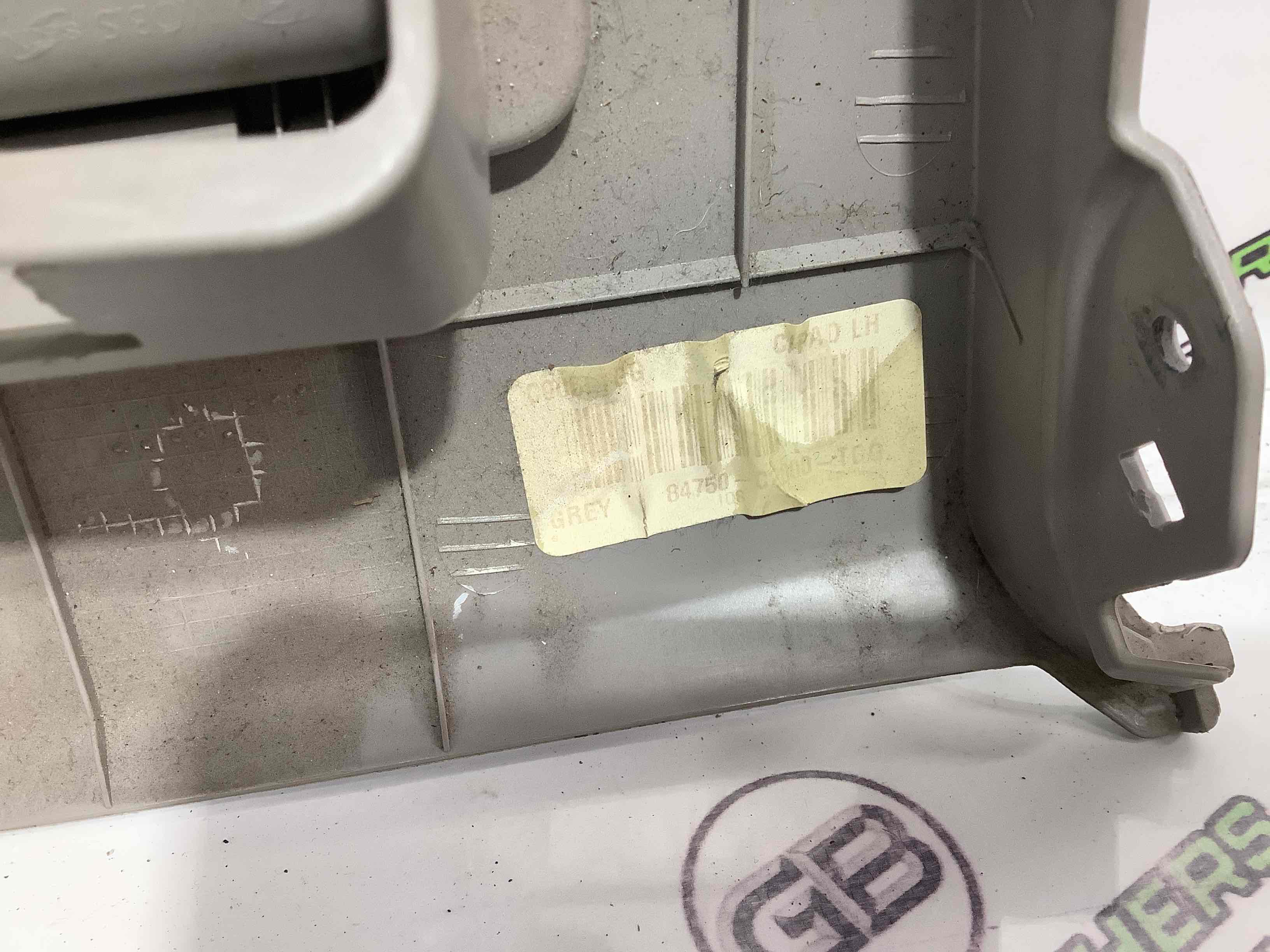 Пластикові елементи салону