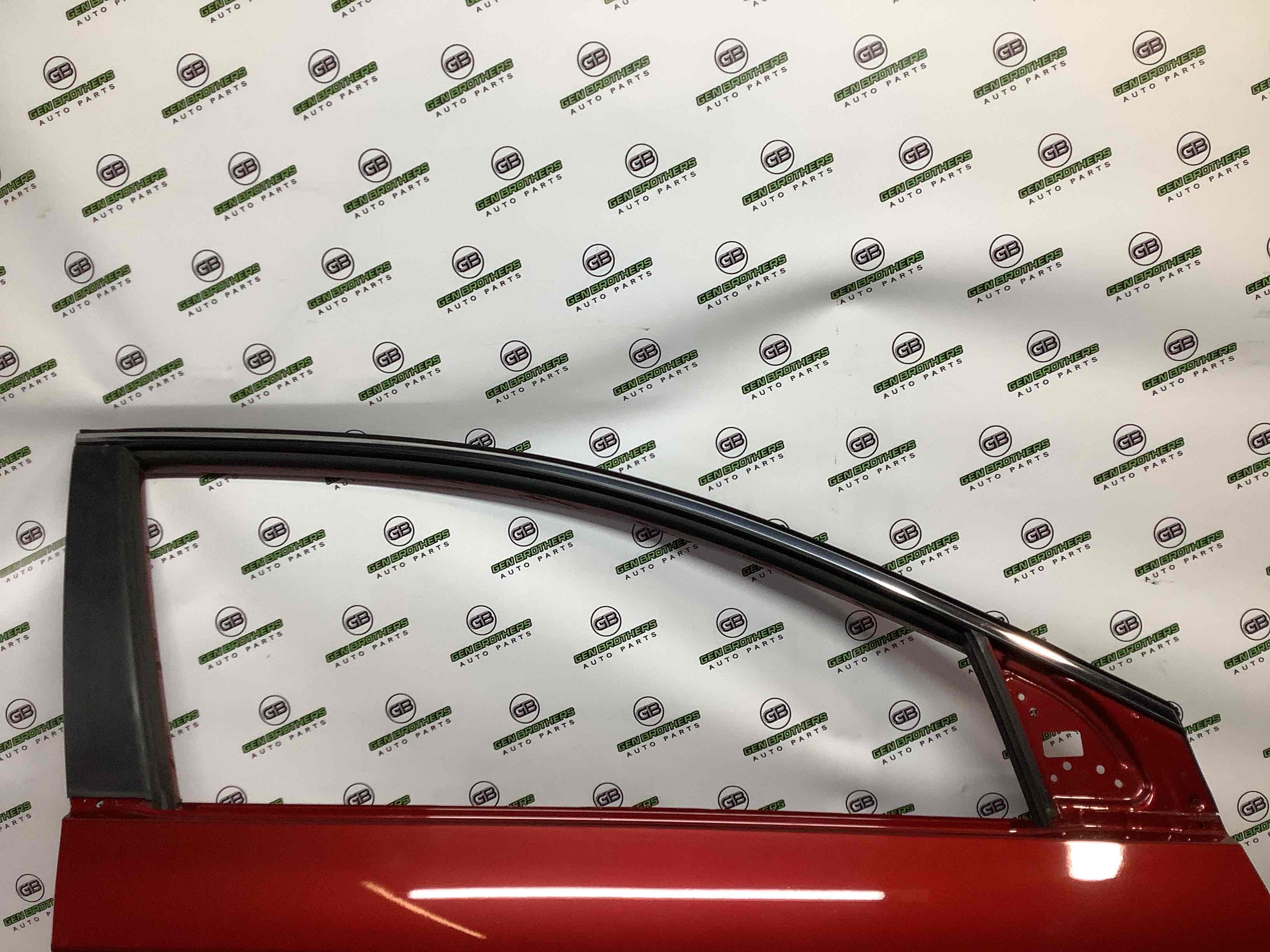 Двері передні права