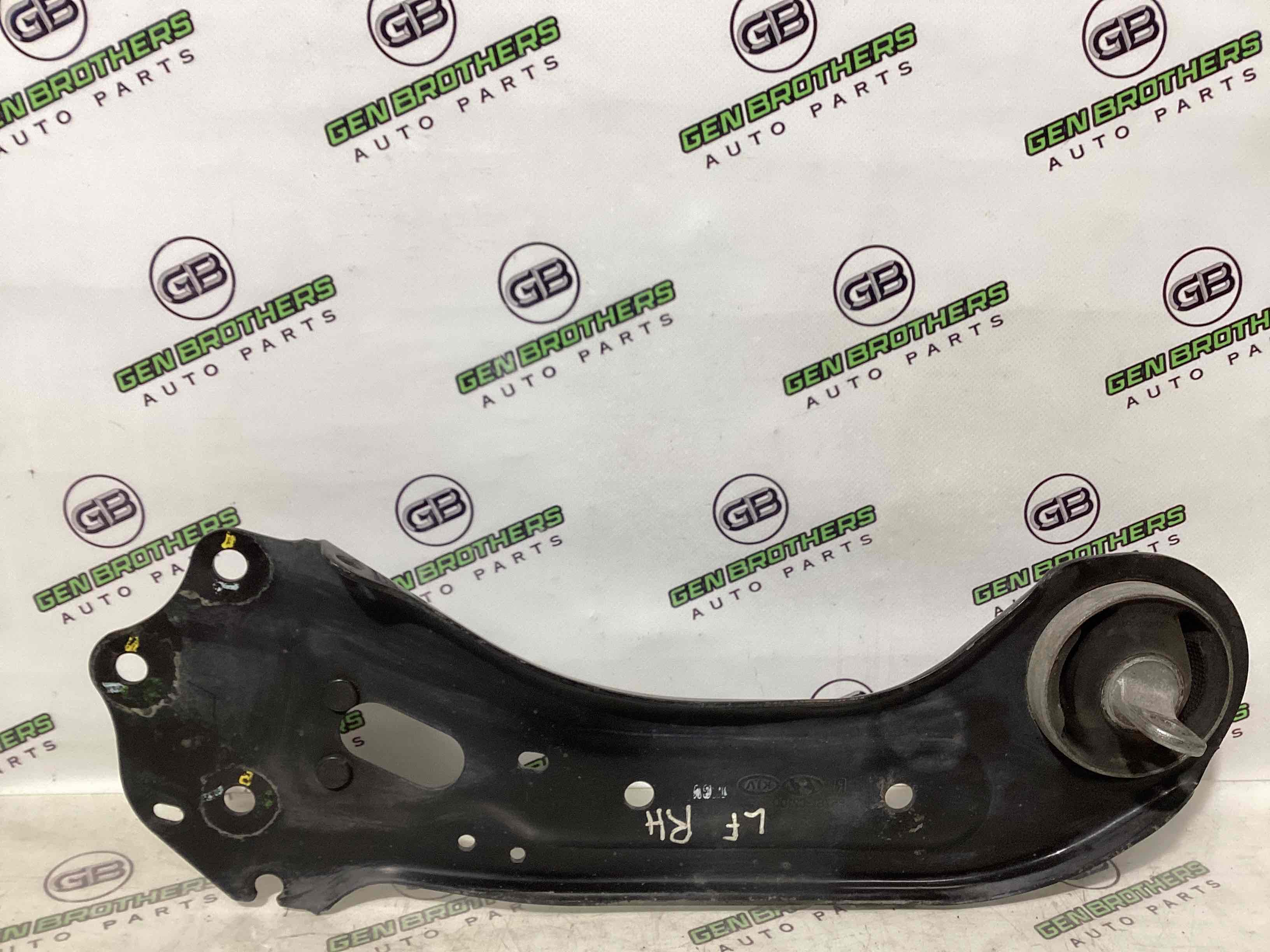 Важіль задній правий