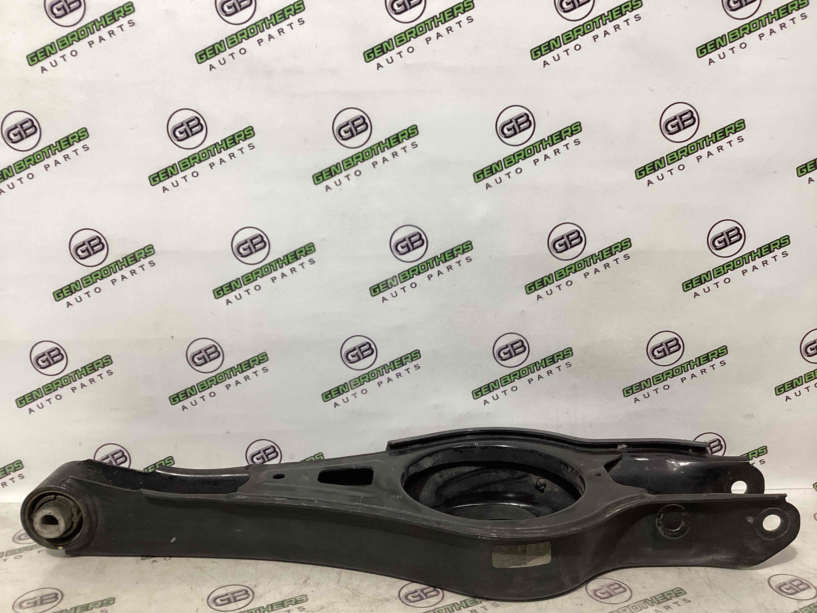 Важіль задній правий