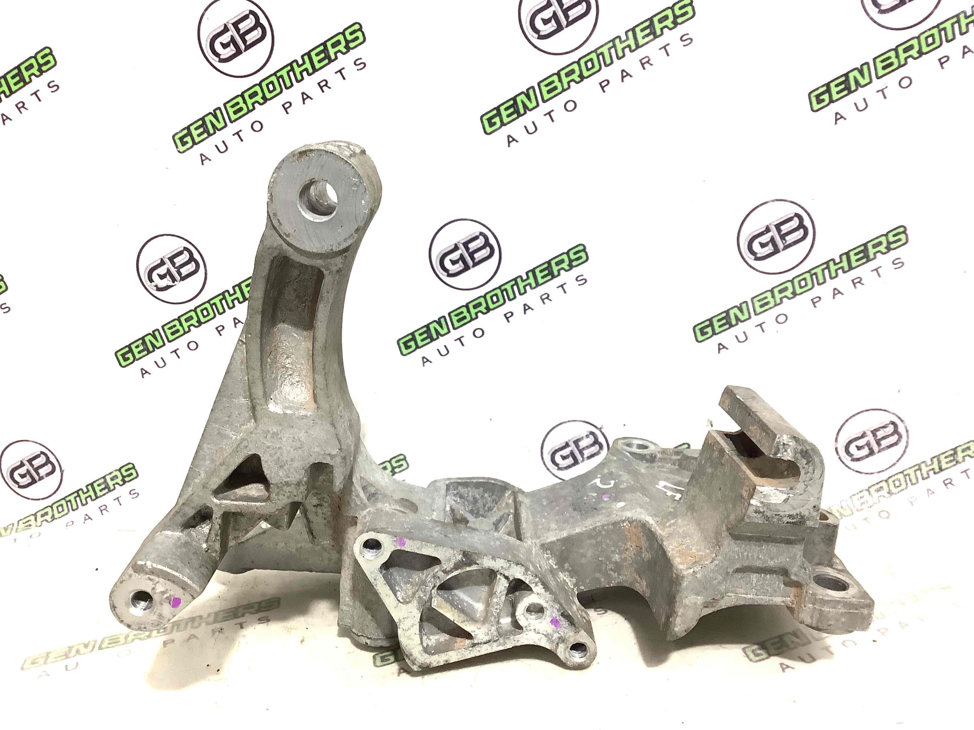 Генератор, кронштейн генератора