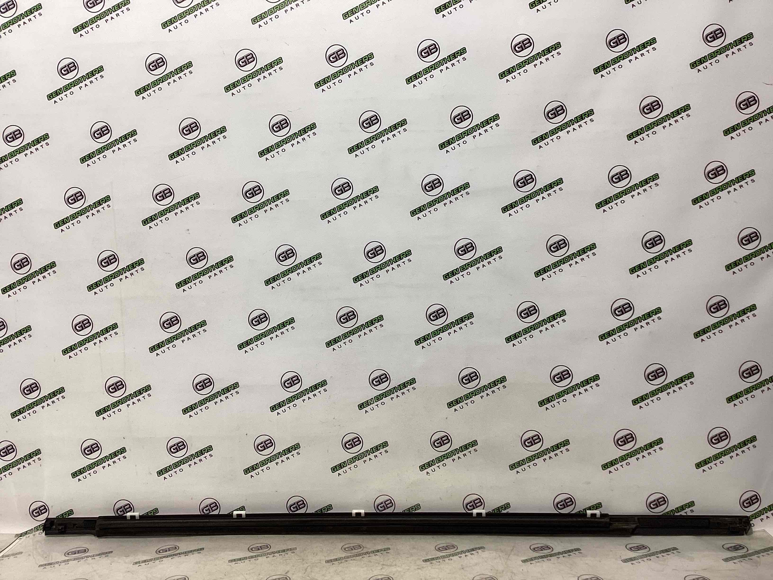 Молдинг двері передньої правої