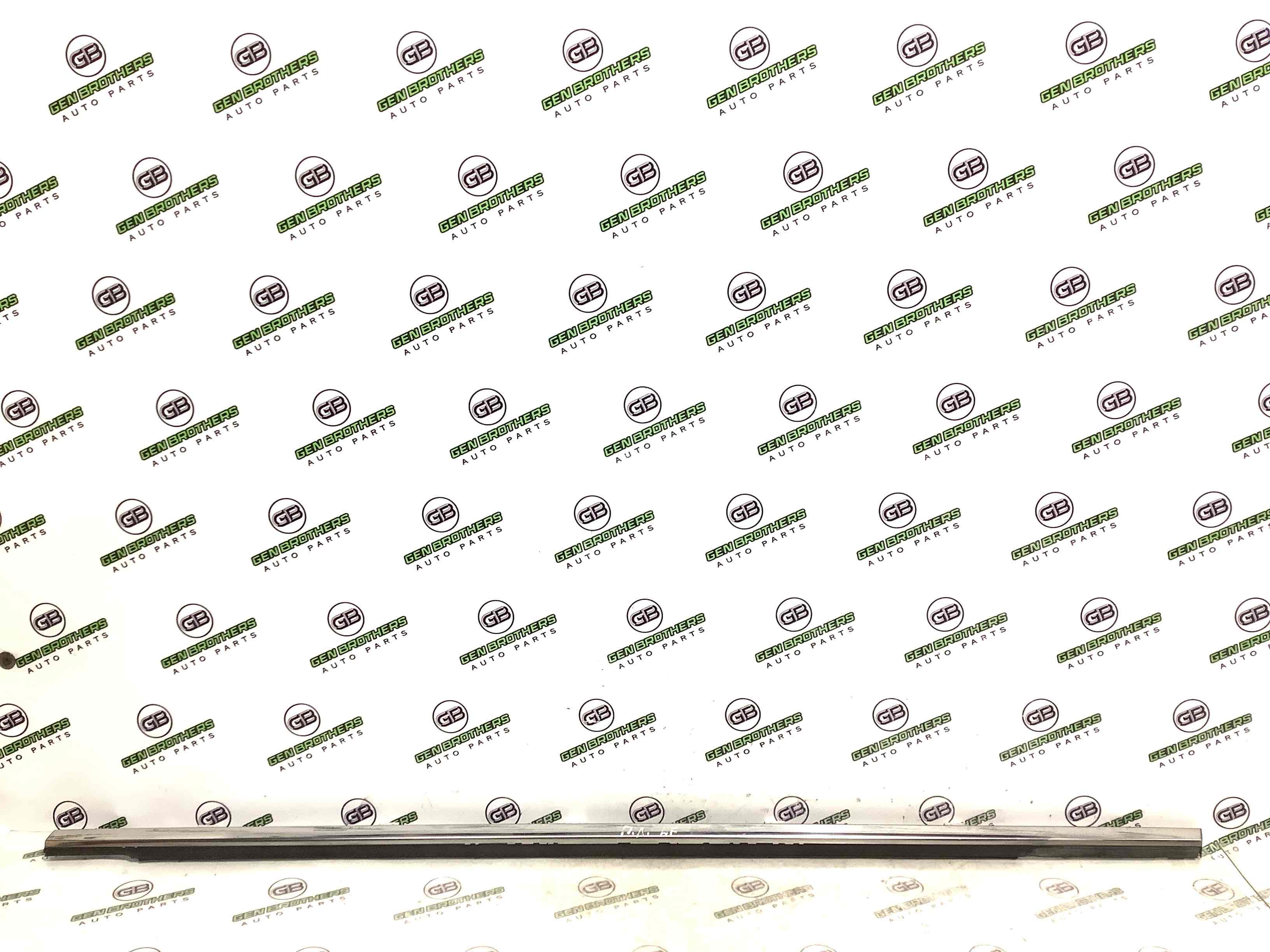 Молдинг двері передньої лівої