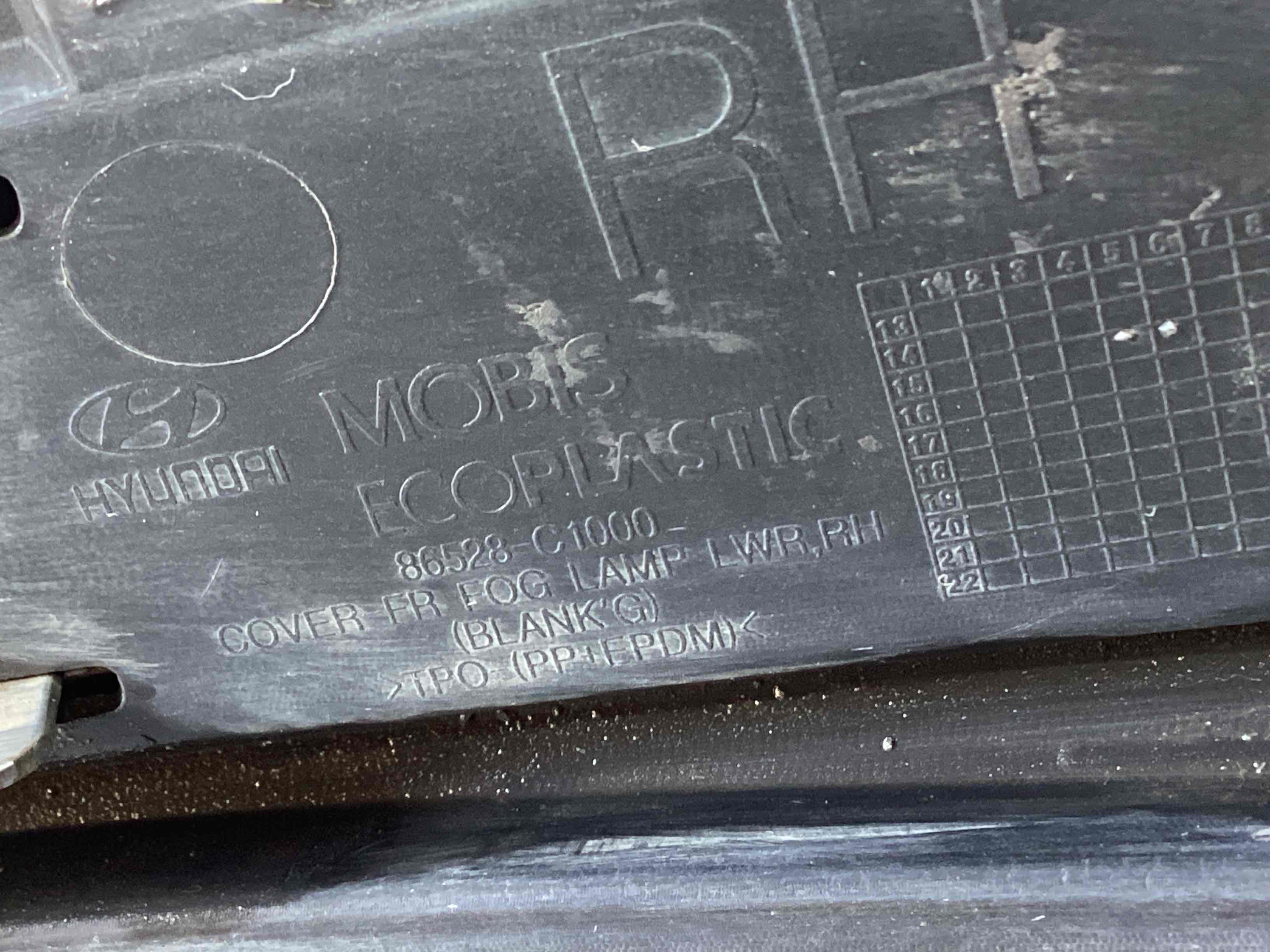 Заглушка, вставка решітка в бампер