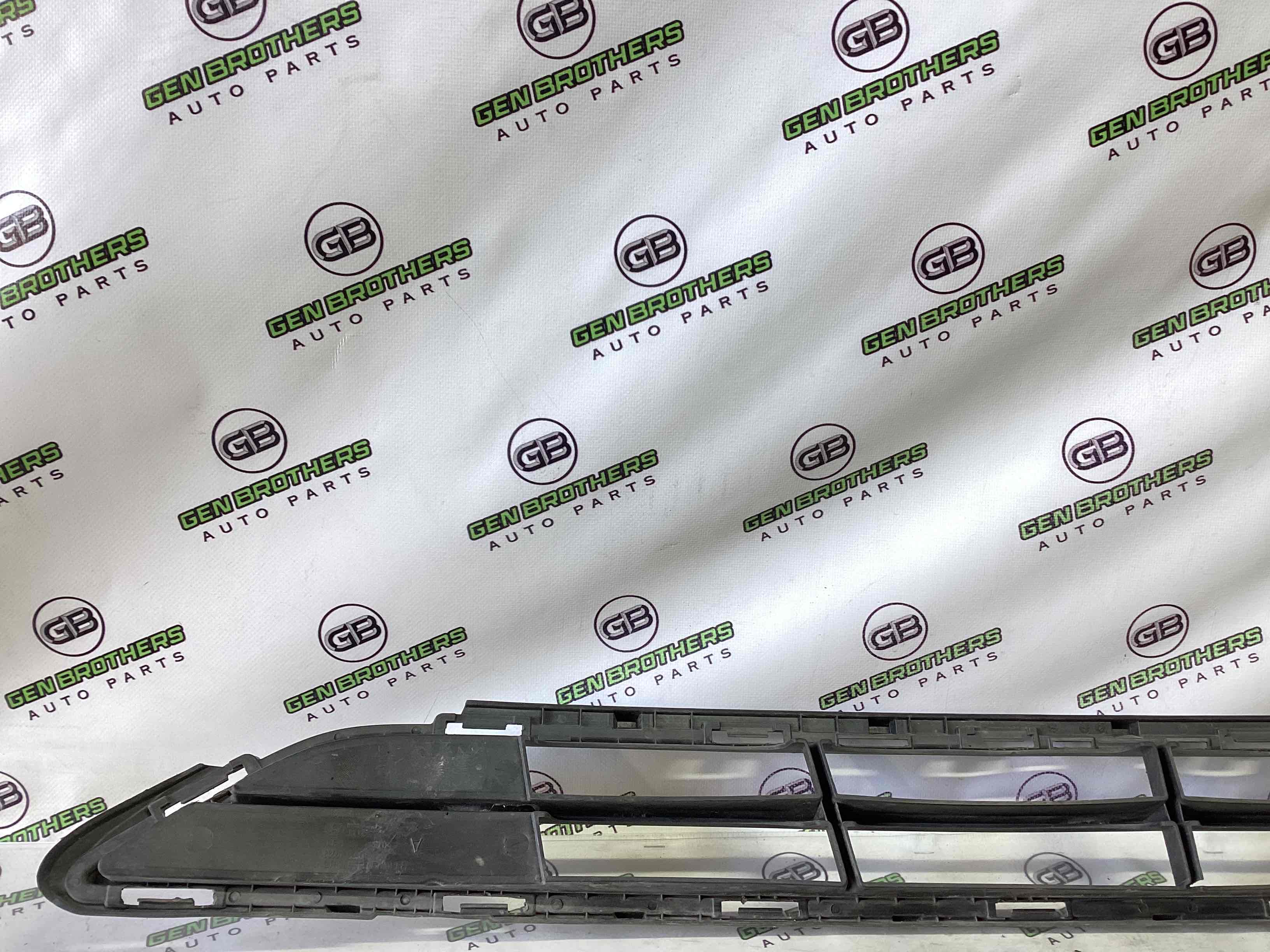 Заглушка, вставка решітка в бампер