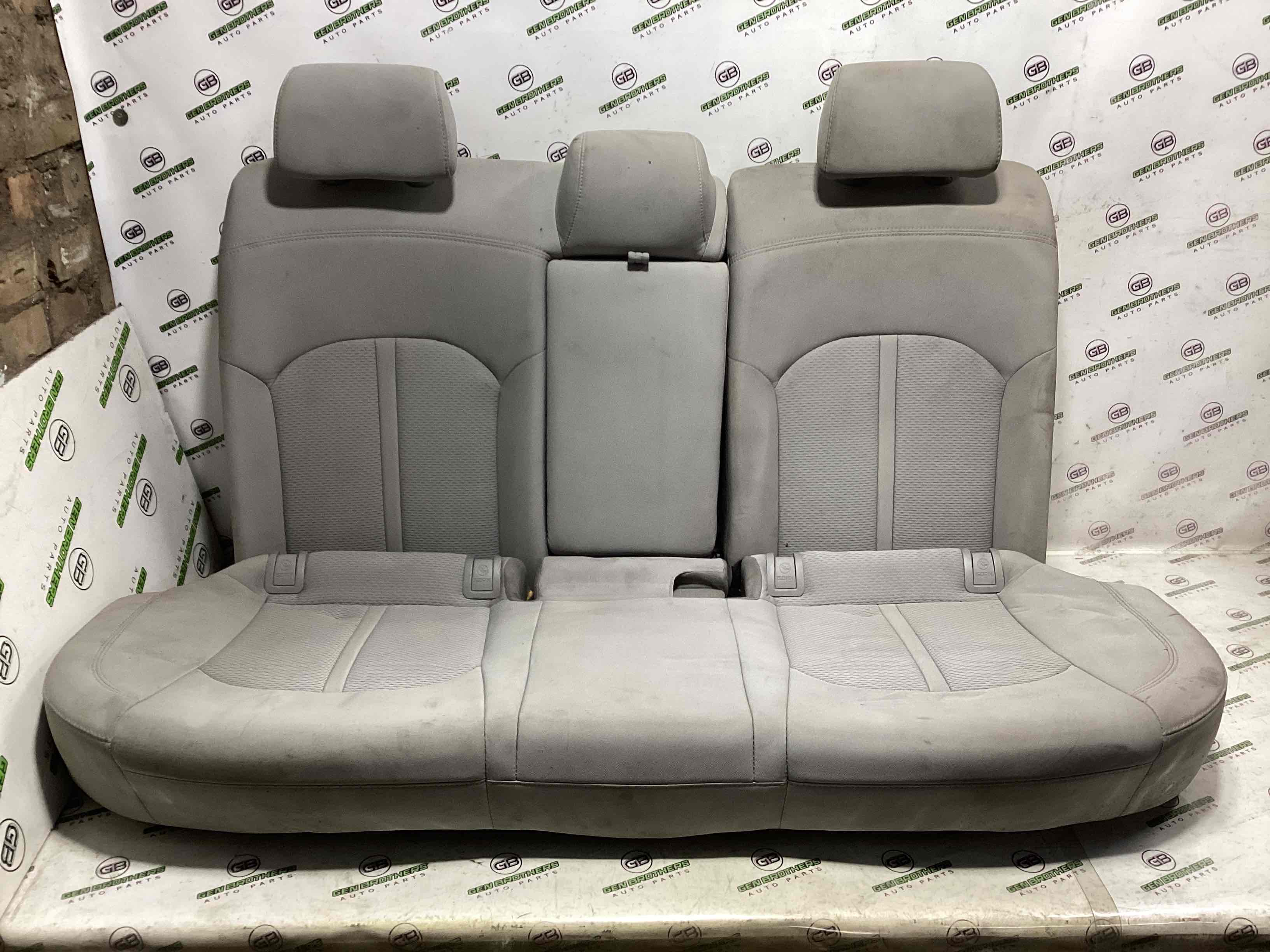 Задній ряд сидінь