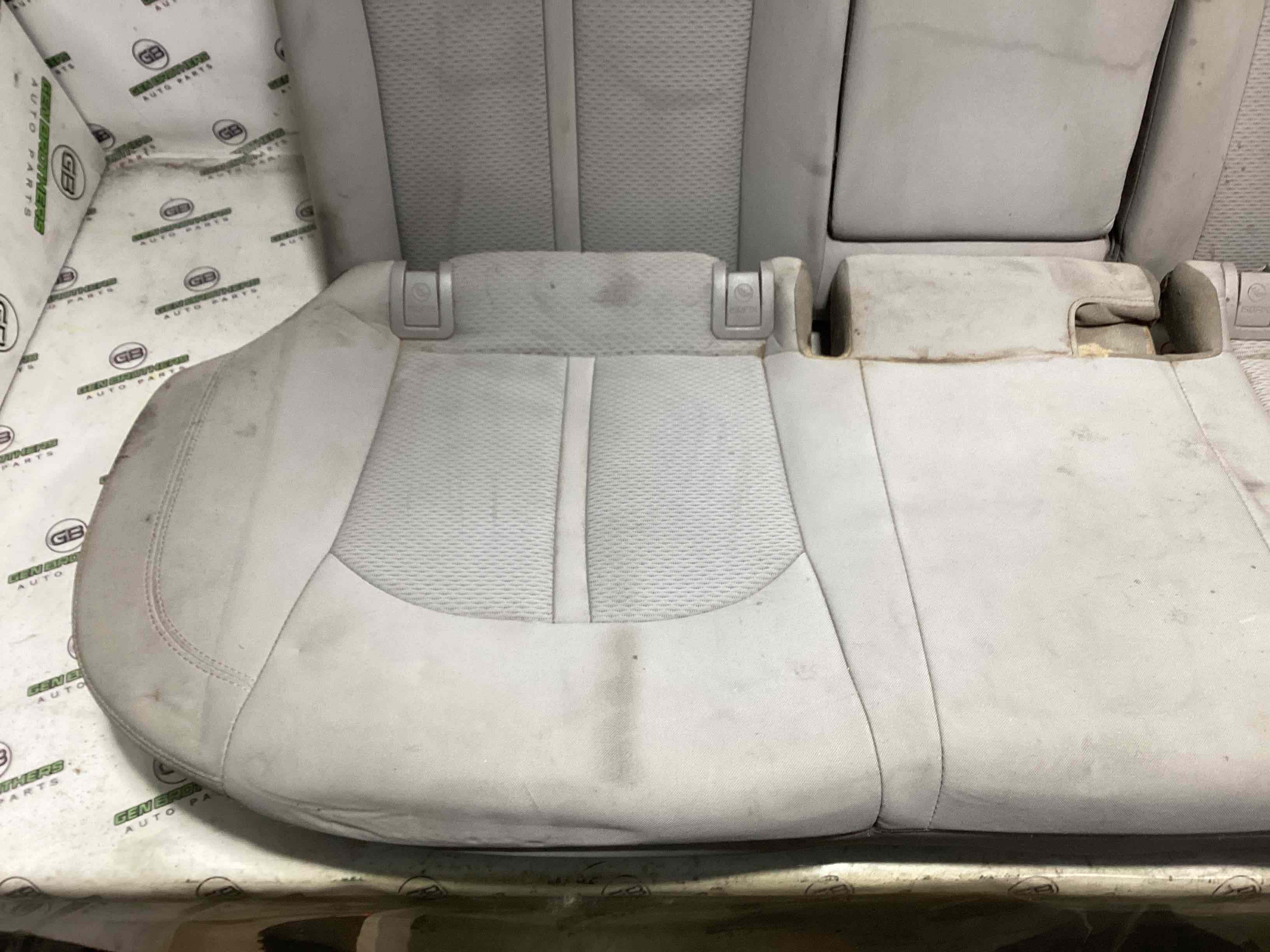 Задній ряд сидінь