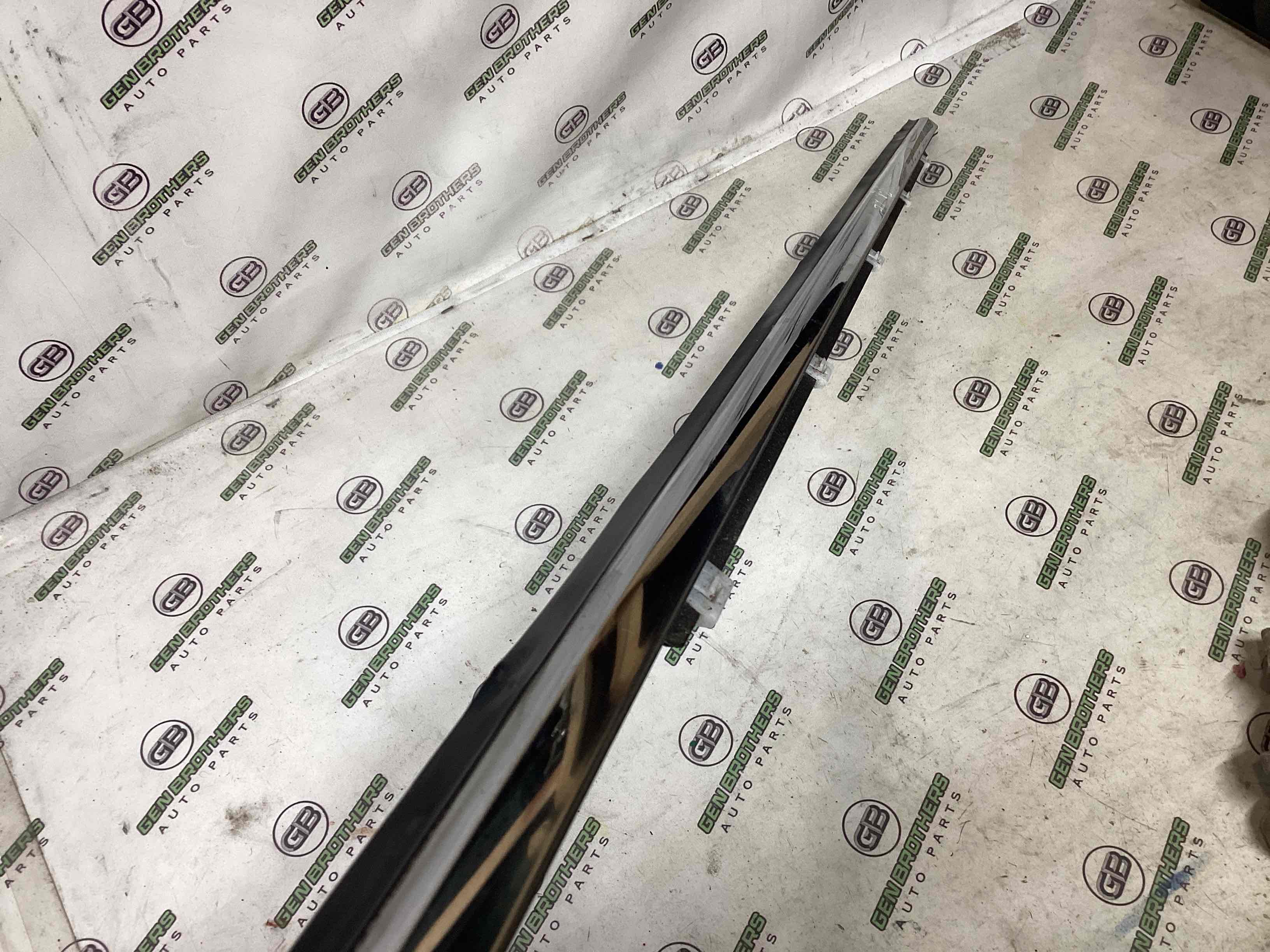 Ущільнювач скла, двері