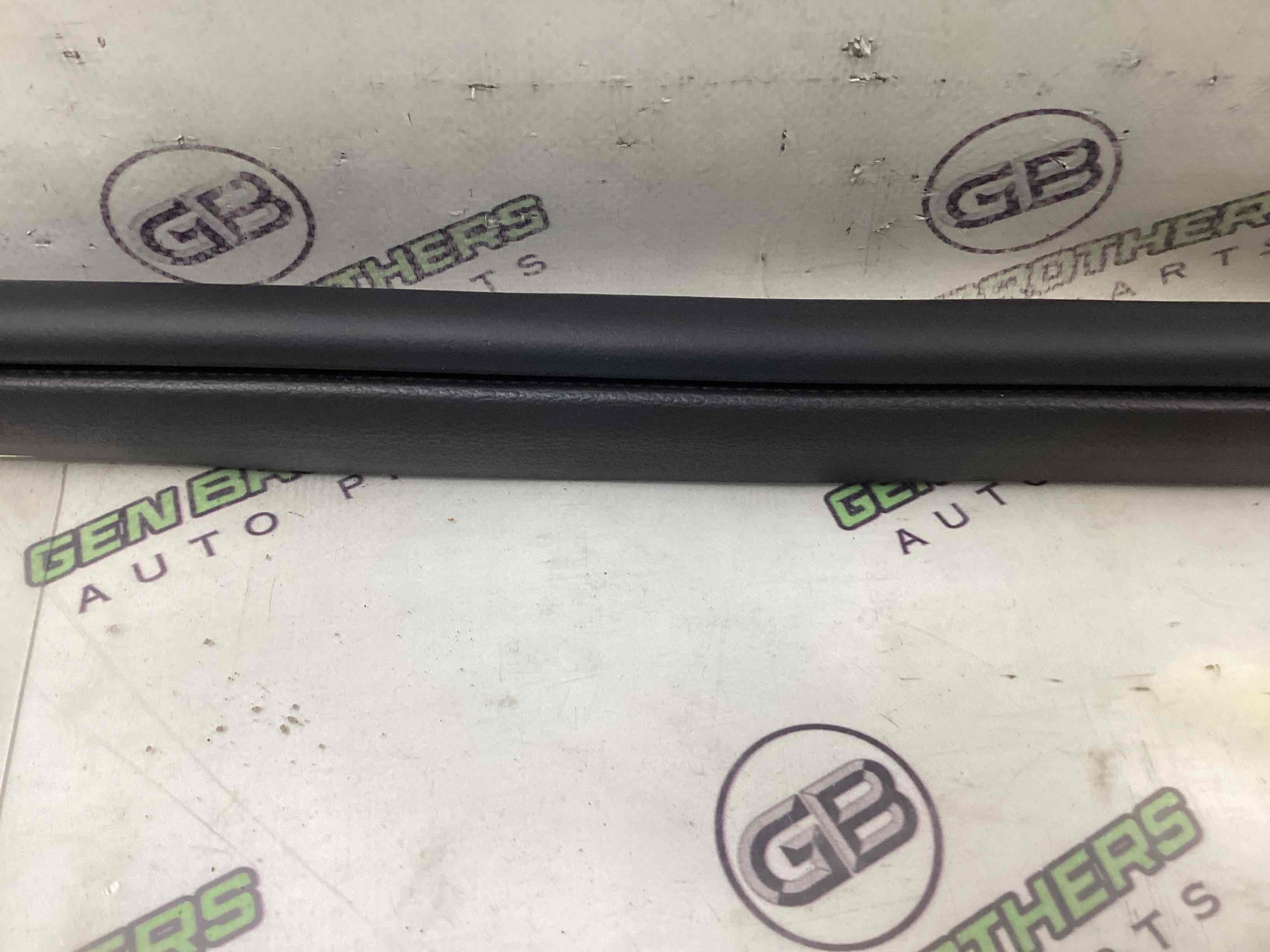 Ущільнювач скла, двері