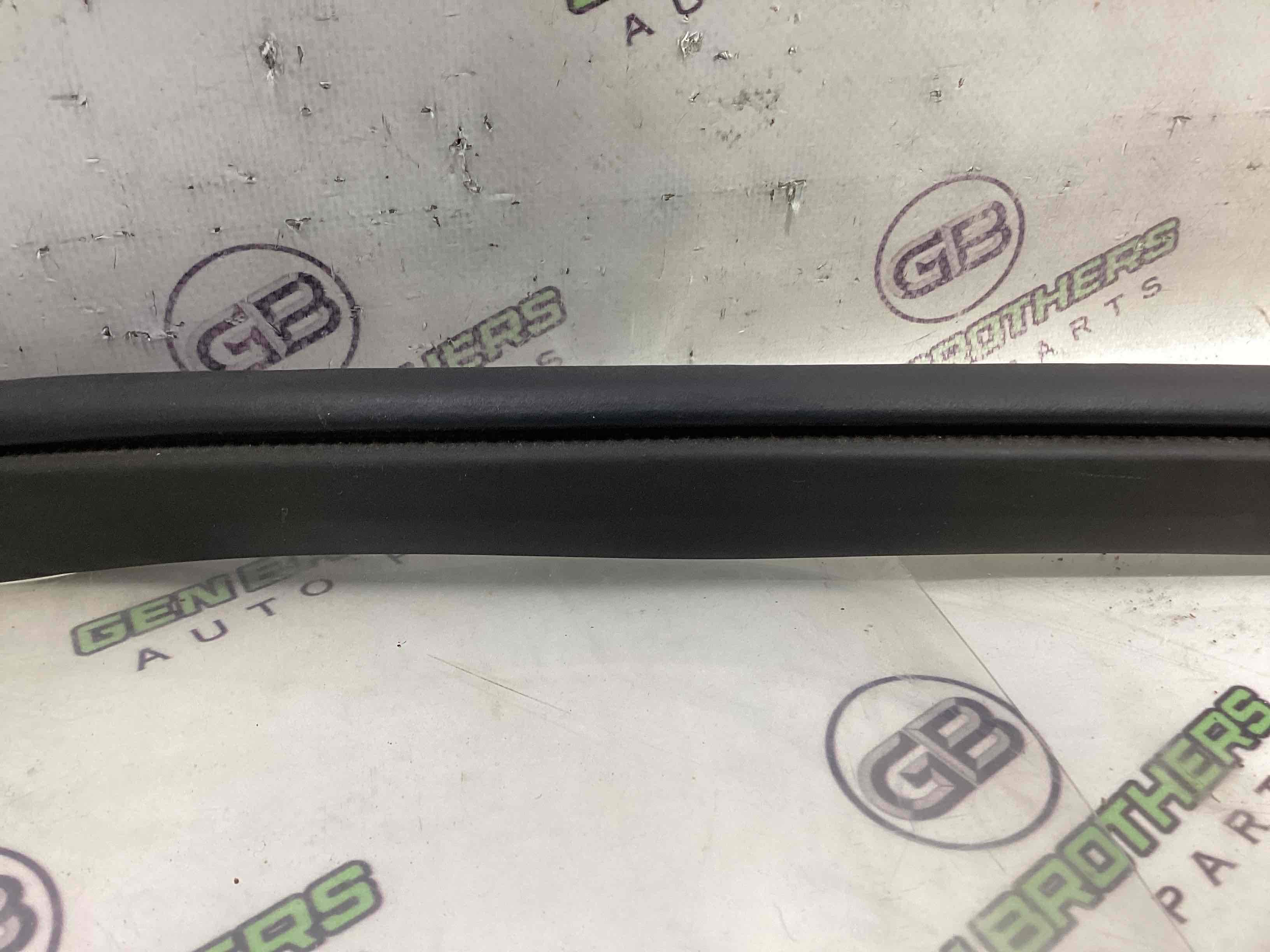 Ущільнювач скла, двері